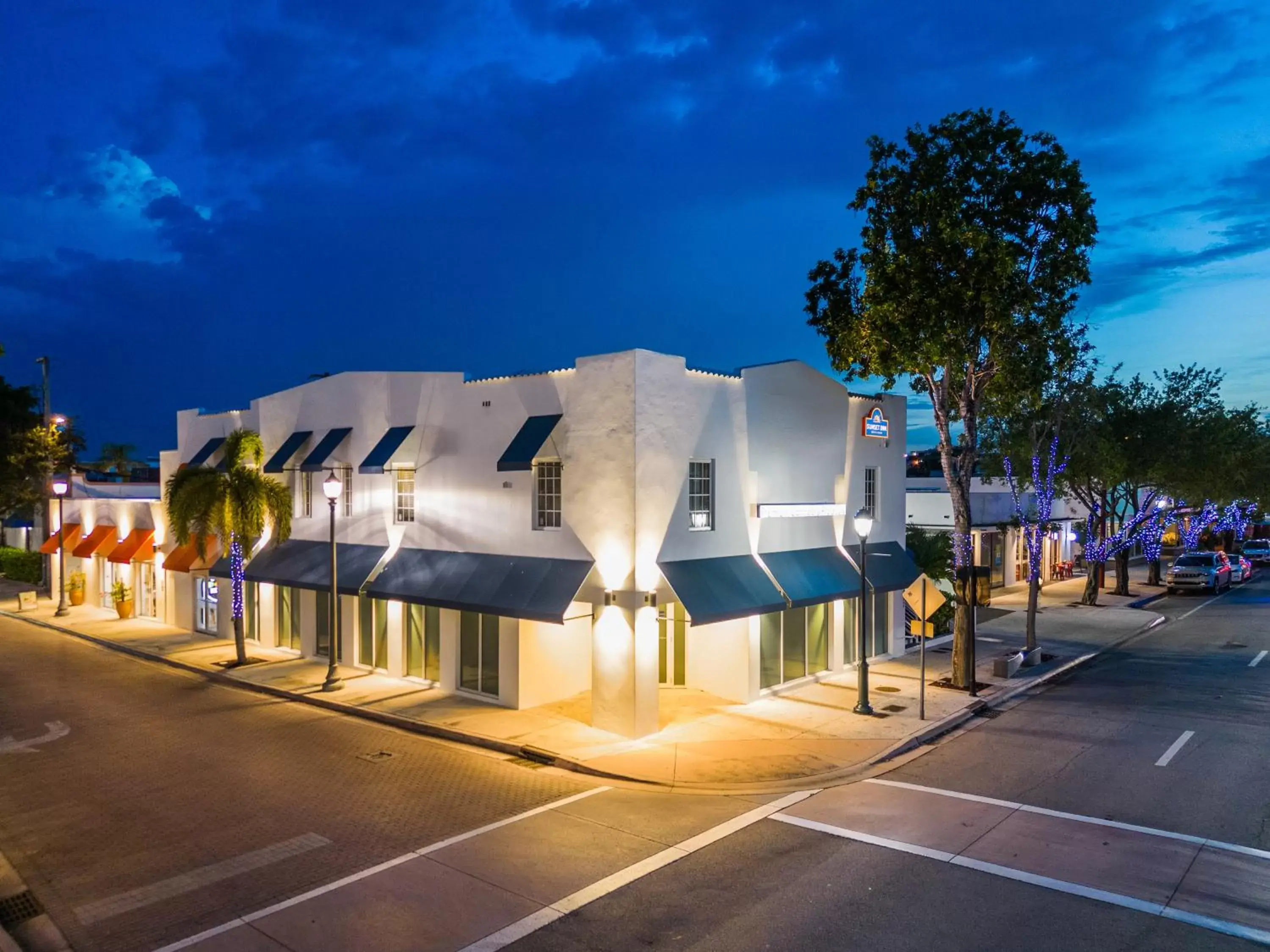 Property Building in Sunset Inn-South Miami