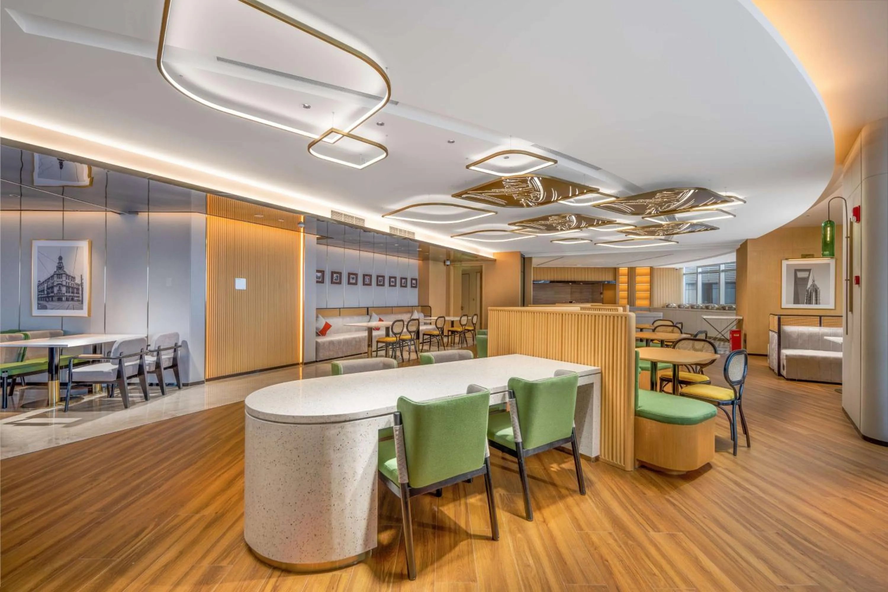 Lounge or bar in Hilton Garden Inn Shanghai Lujiazui