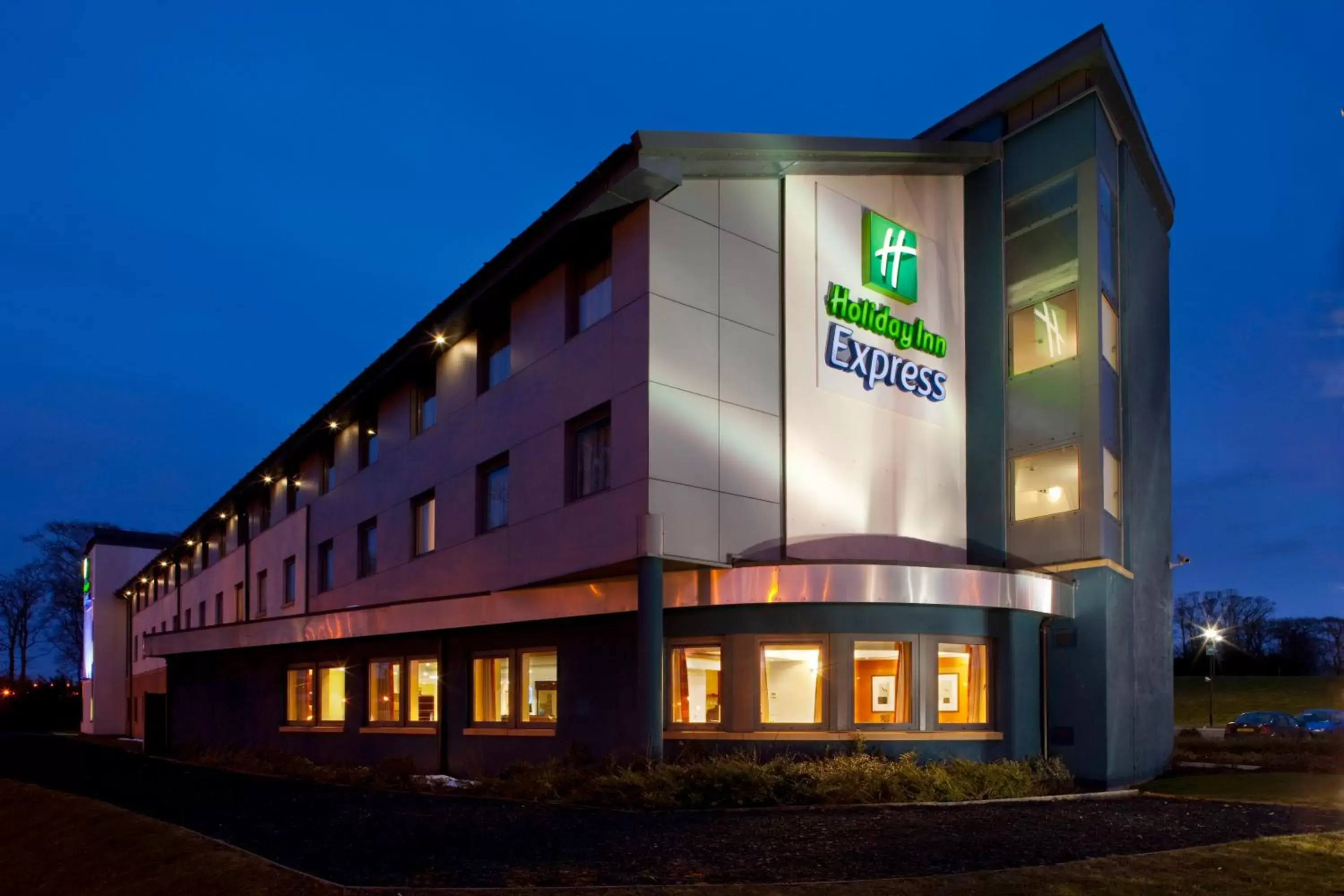 Property Building in Holiday Inn Express Dunfermline, an IHG Hotel