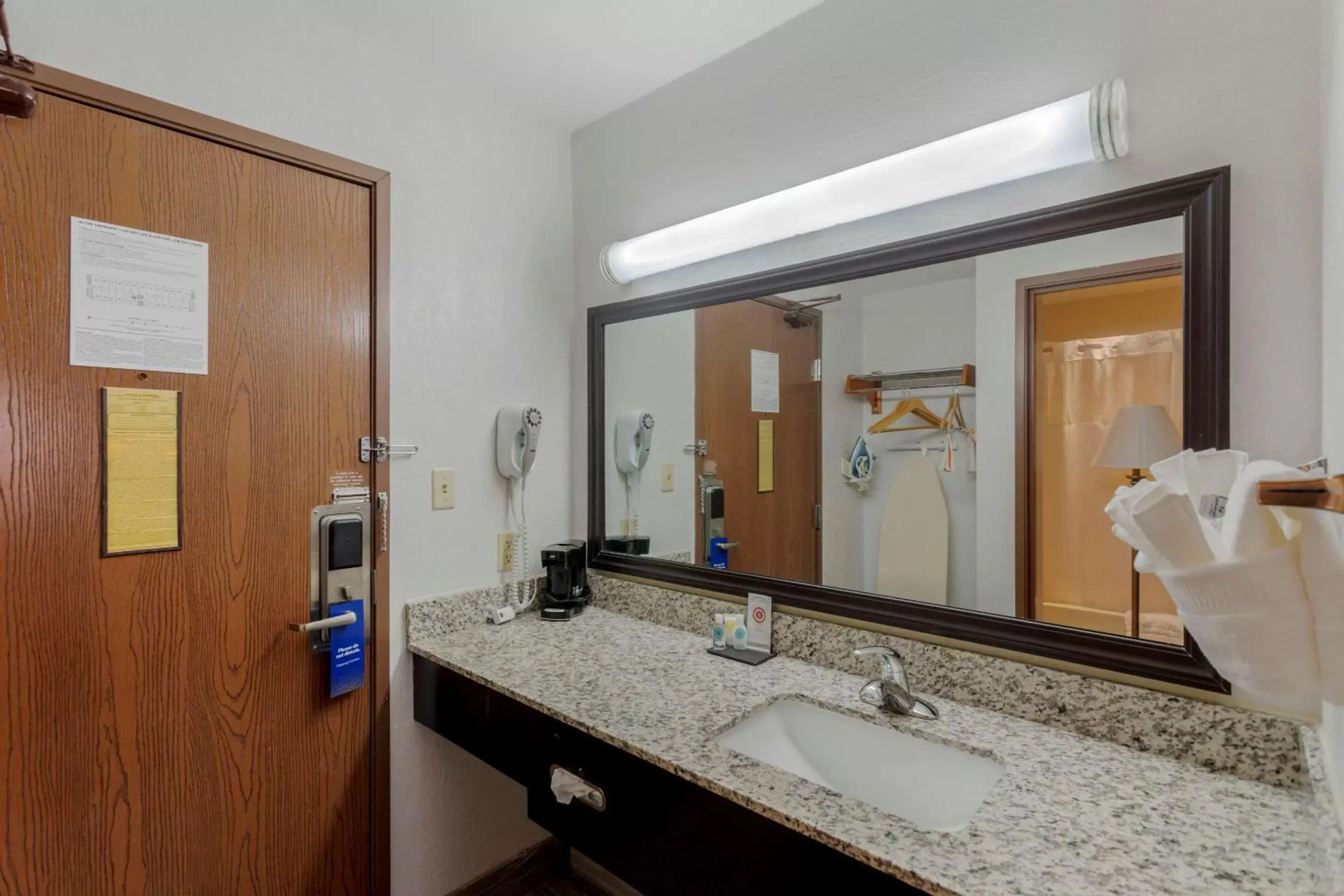 Bedroom, Bathroom in Comfort Inn & Suites