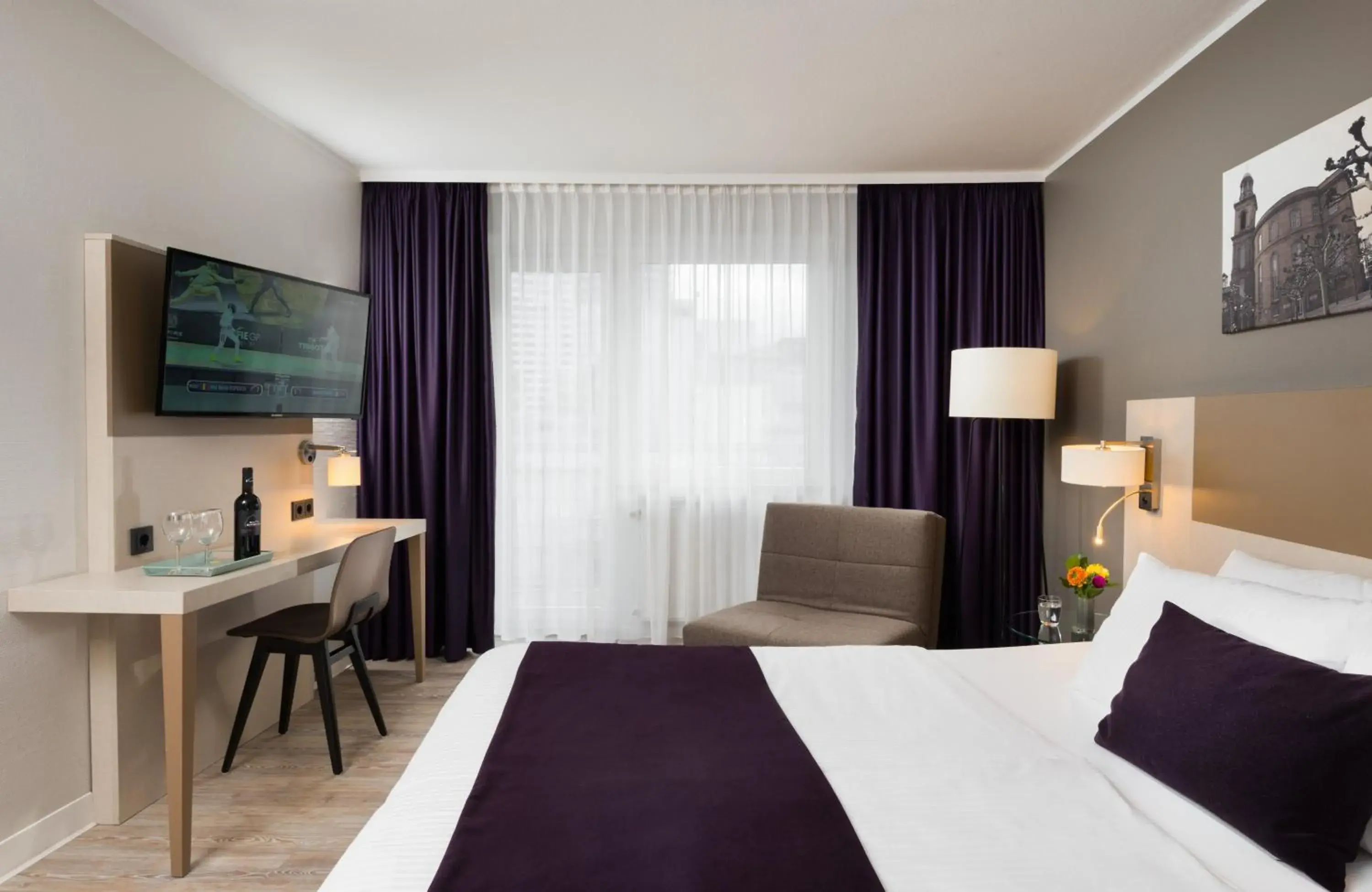 Photo of the whole room, Bed in Leonardo Hotel Frankfurt City Center