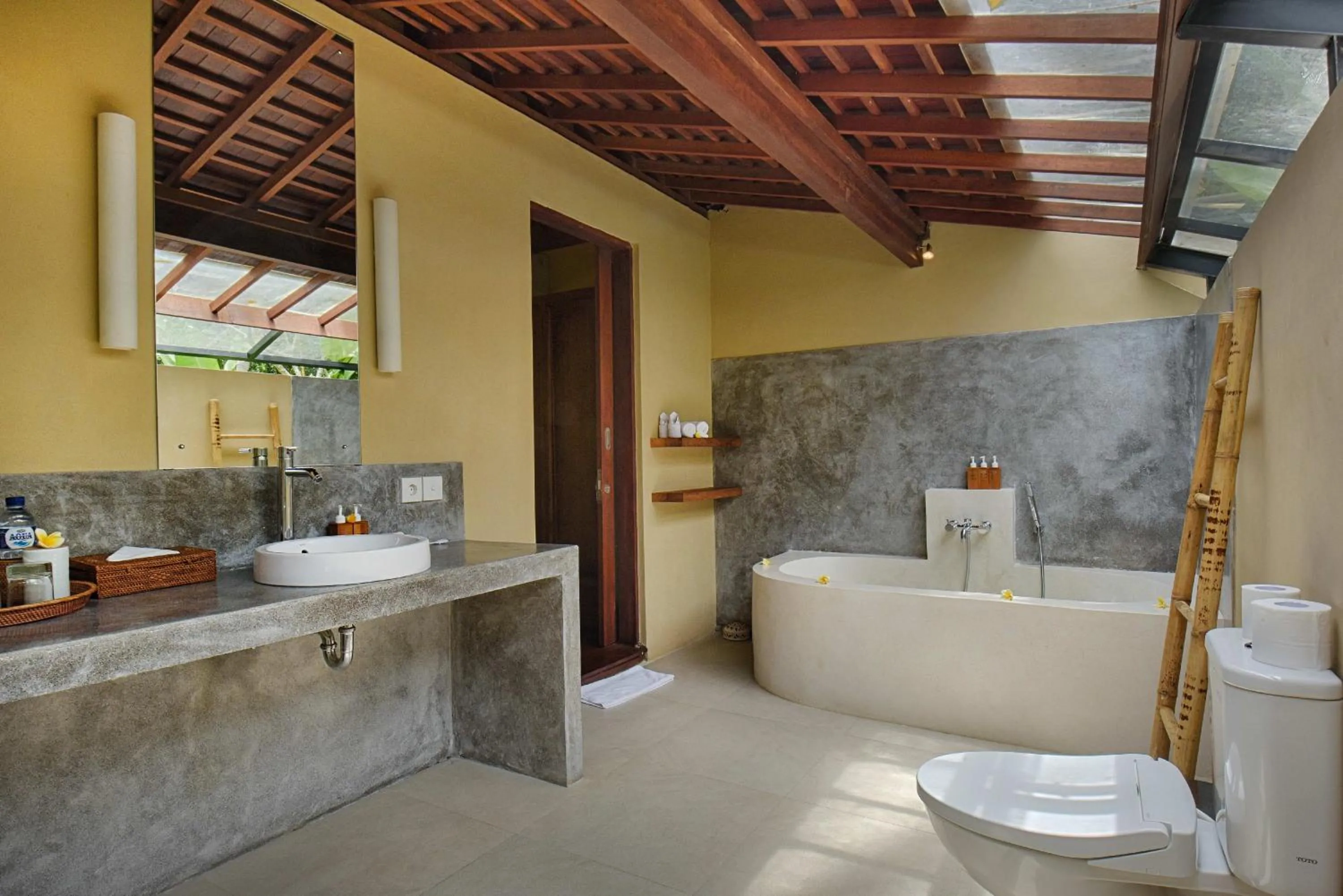 Bathroom in Samkhya Villas - Free 1x Floating Breakfast or Minibar