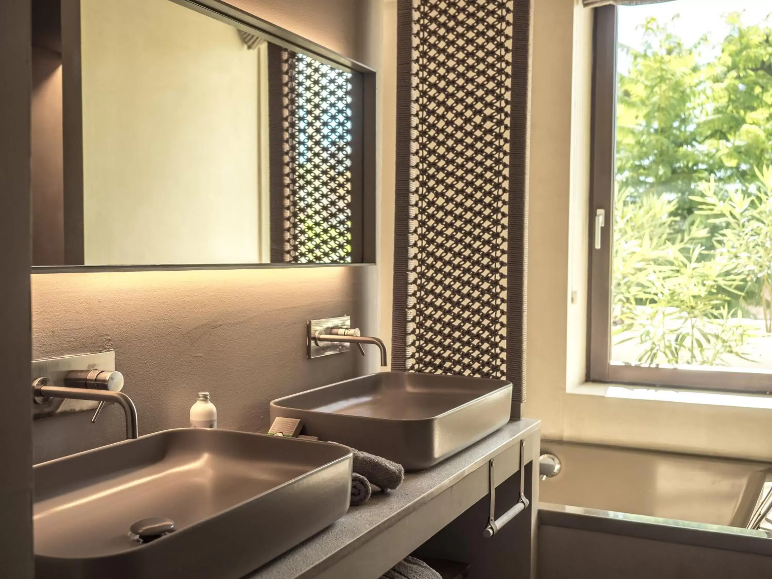Bathroom, Kitchen/Kitchenette in Barefoot Hotel Mallorca