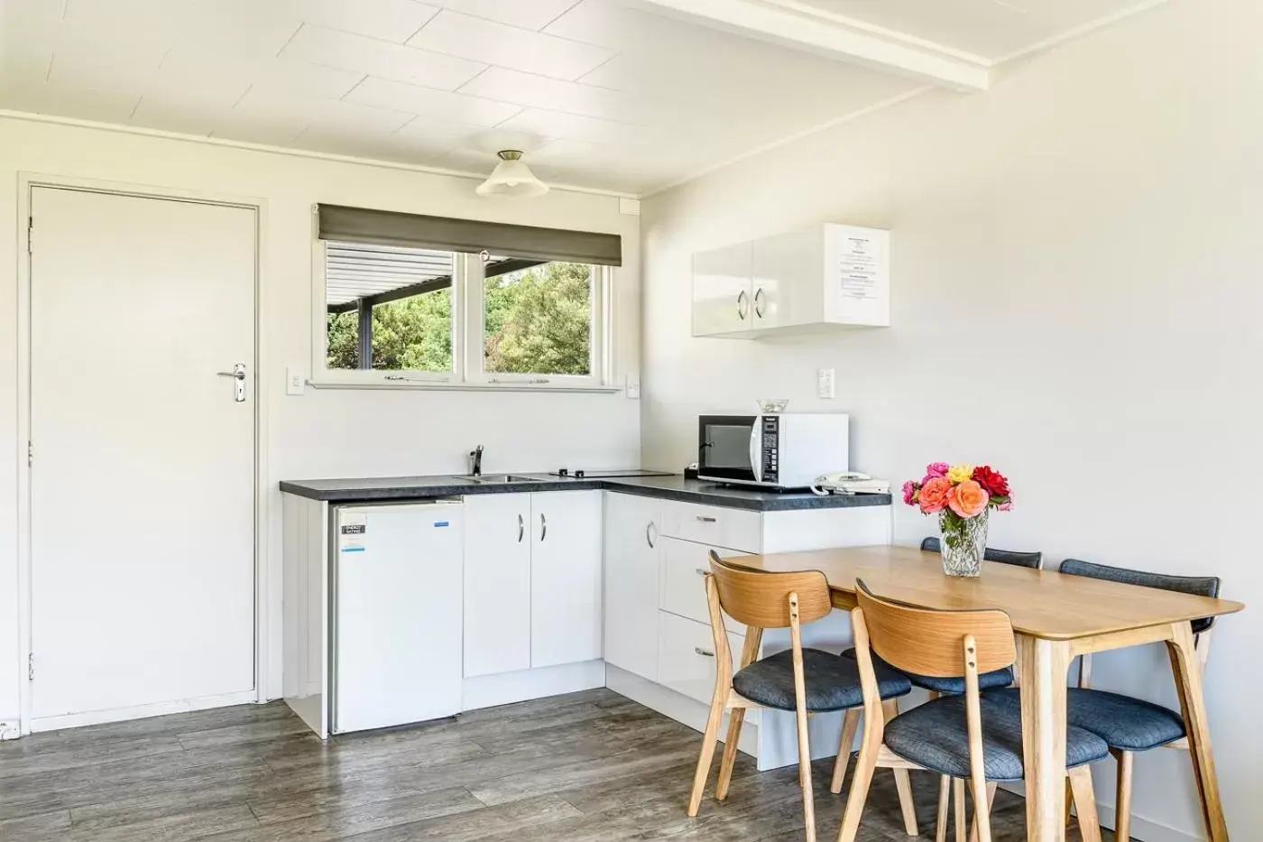 Kitchen or kitchenette, Kitchen/Kitchenette in Motueka Garden Motel