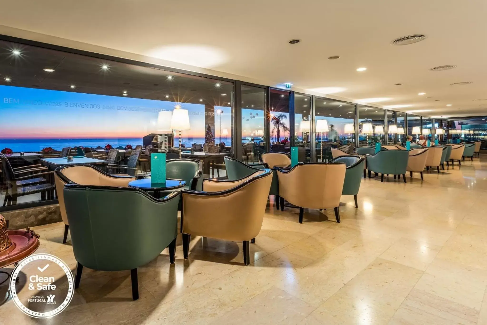 Lounge or bar, Restaurant/Places to Eat in Dom Jose Beach Hotel (Plus)