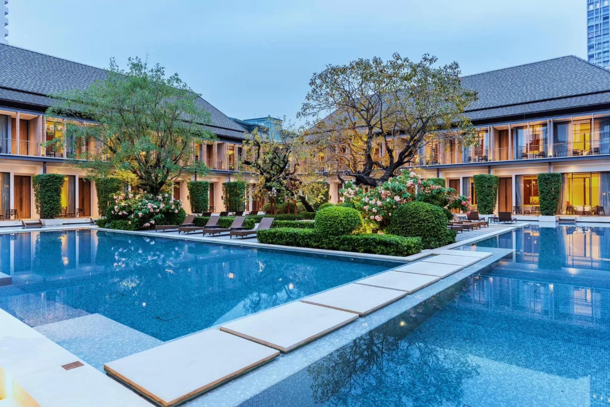 Swimming pool in Villa Deva Resort & Hotel Bangkok