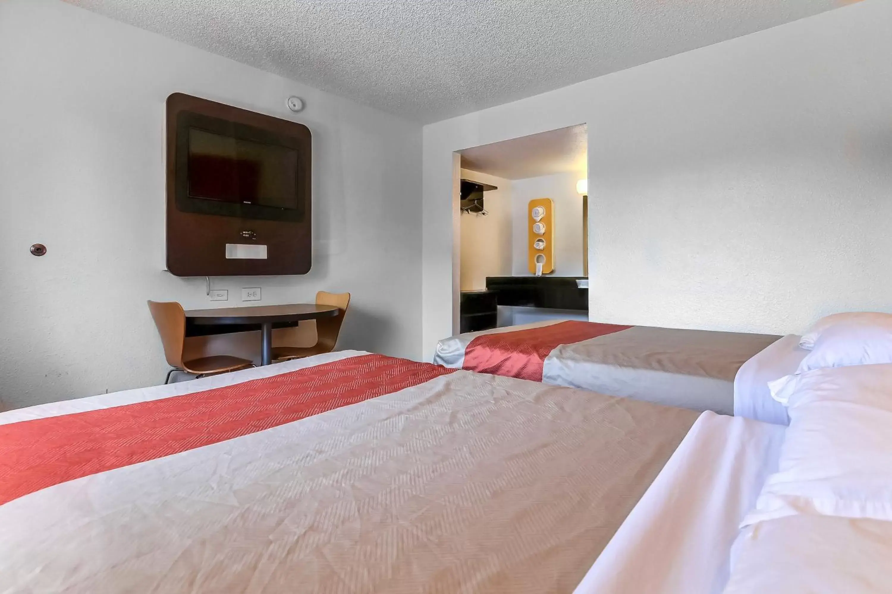 Bedroom, Bed in Motel 6-Pleasanton, CA