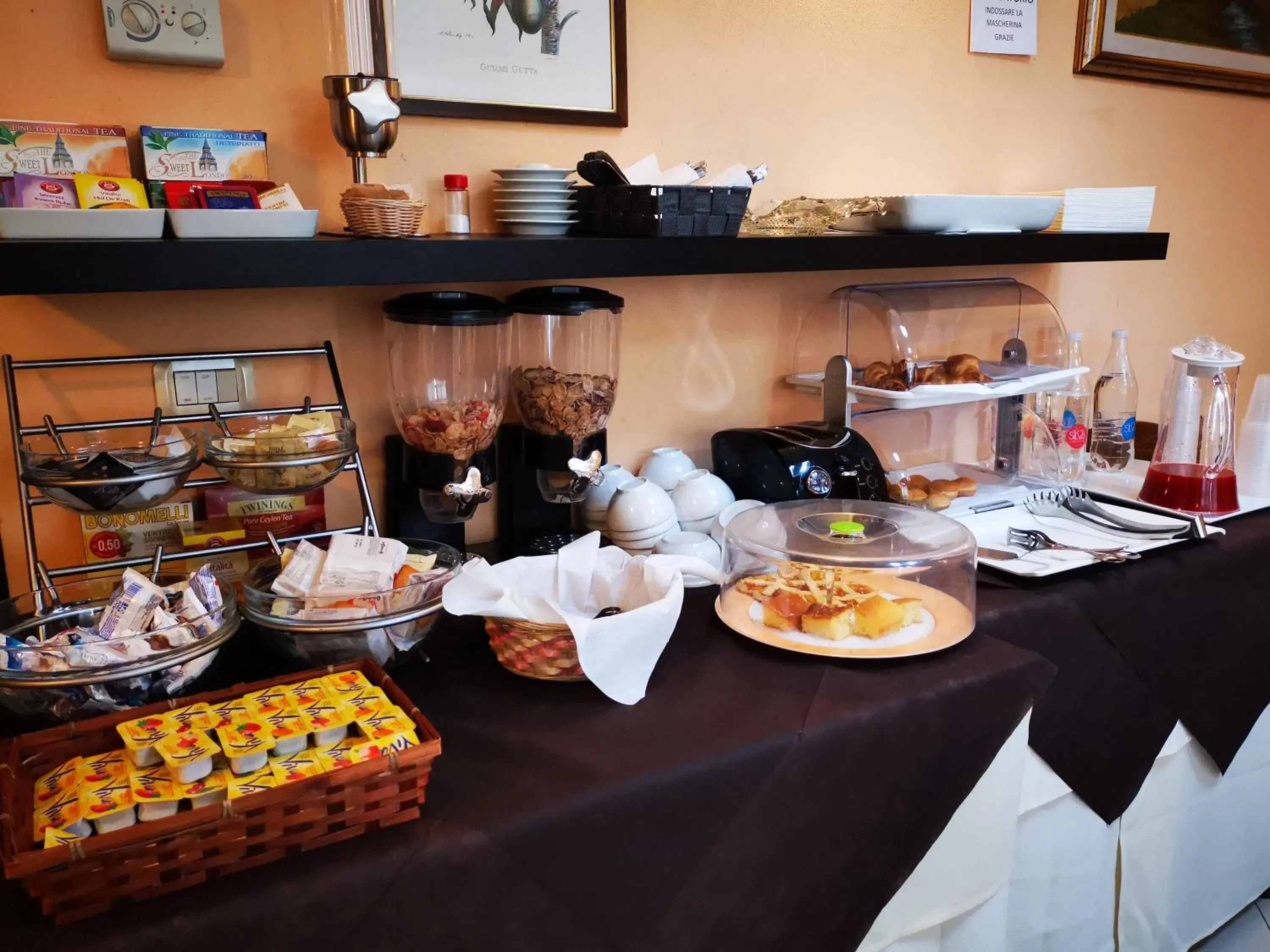 Buffet breakfast in Osteria dei Locandieri