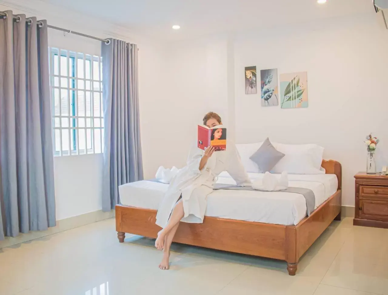 Bedroom, Bed in White Corner Hotel Bedroom, Bed in White Corner Hotel