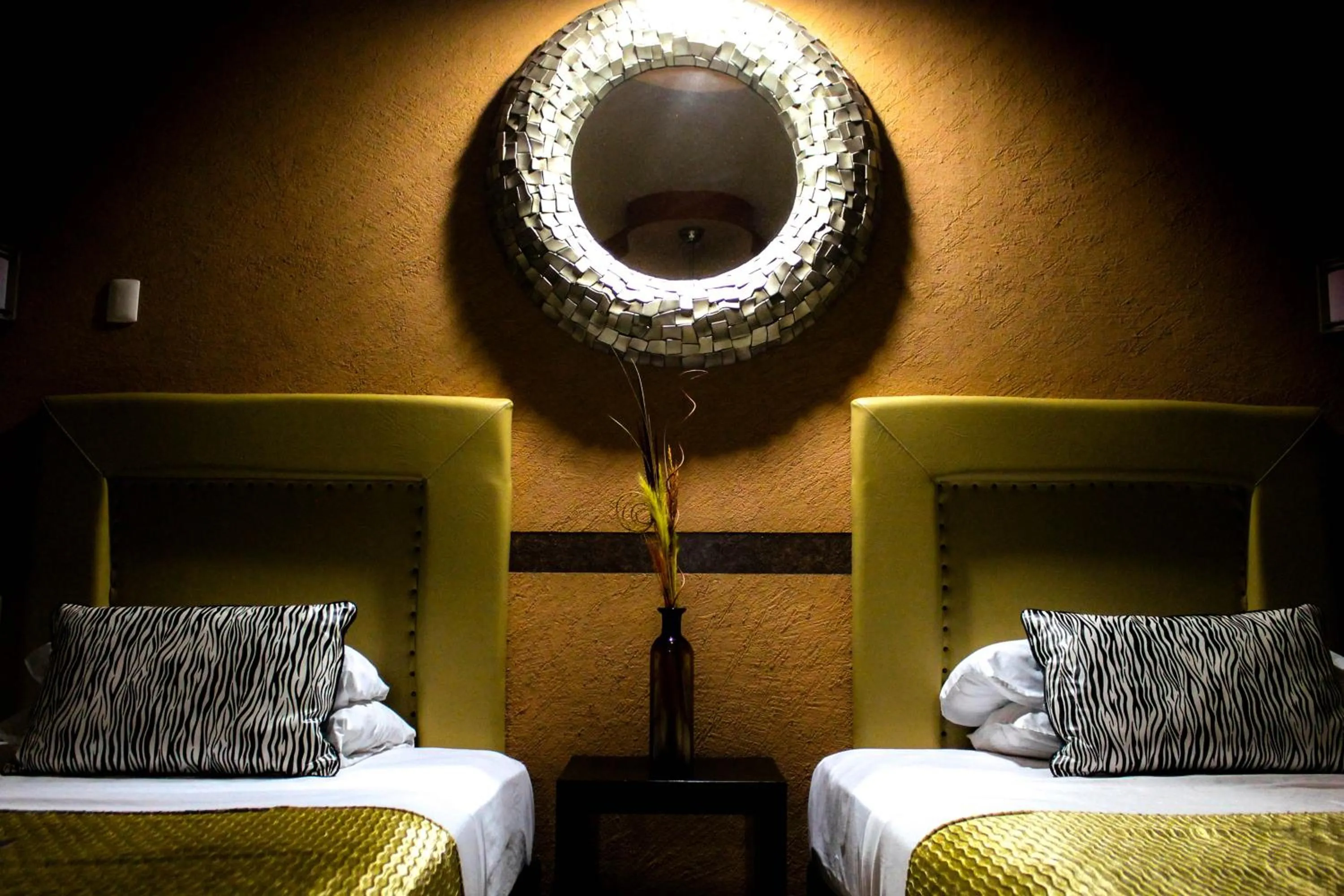 Photo of the whole room, Bed in Villas y Suites Paraiso del Sur