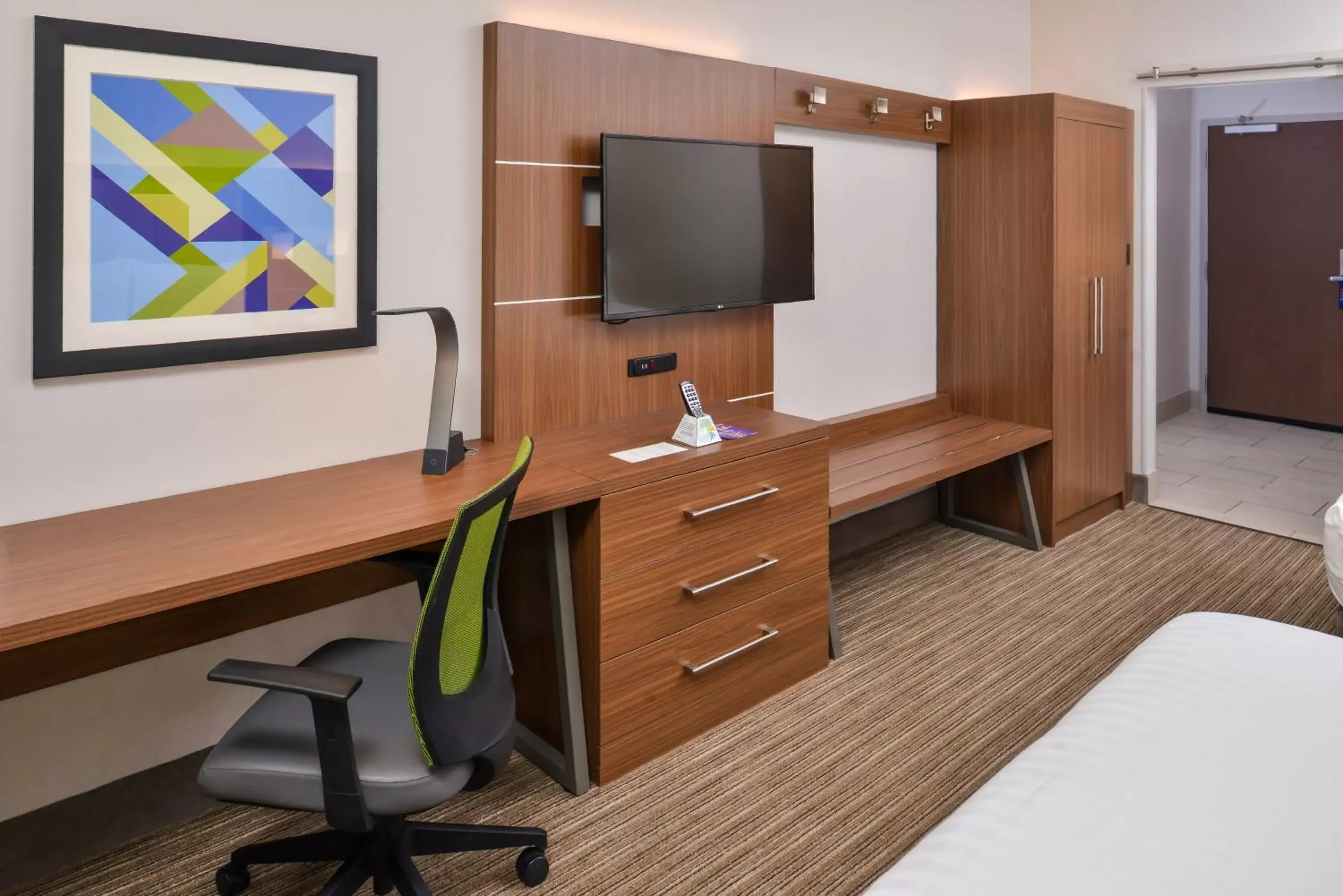 Photo of the whole room, TV/Entertainment Center in Holiday Inn Express & Suites - Van Horn, an IHG Hotel