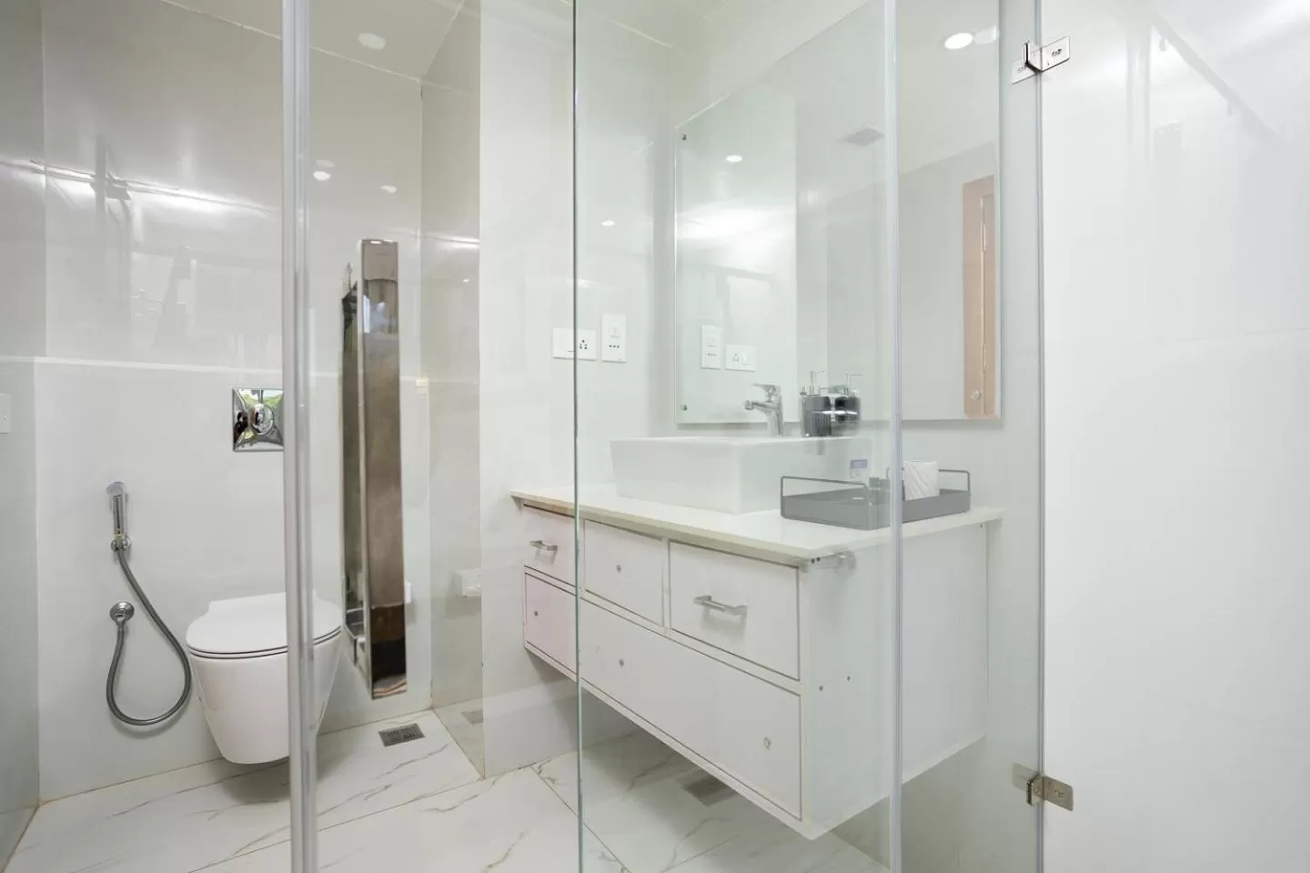 Shower in HOTEL WHITE HOUSE, Munnar