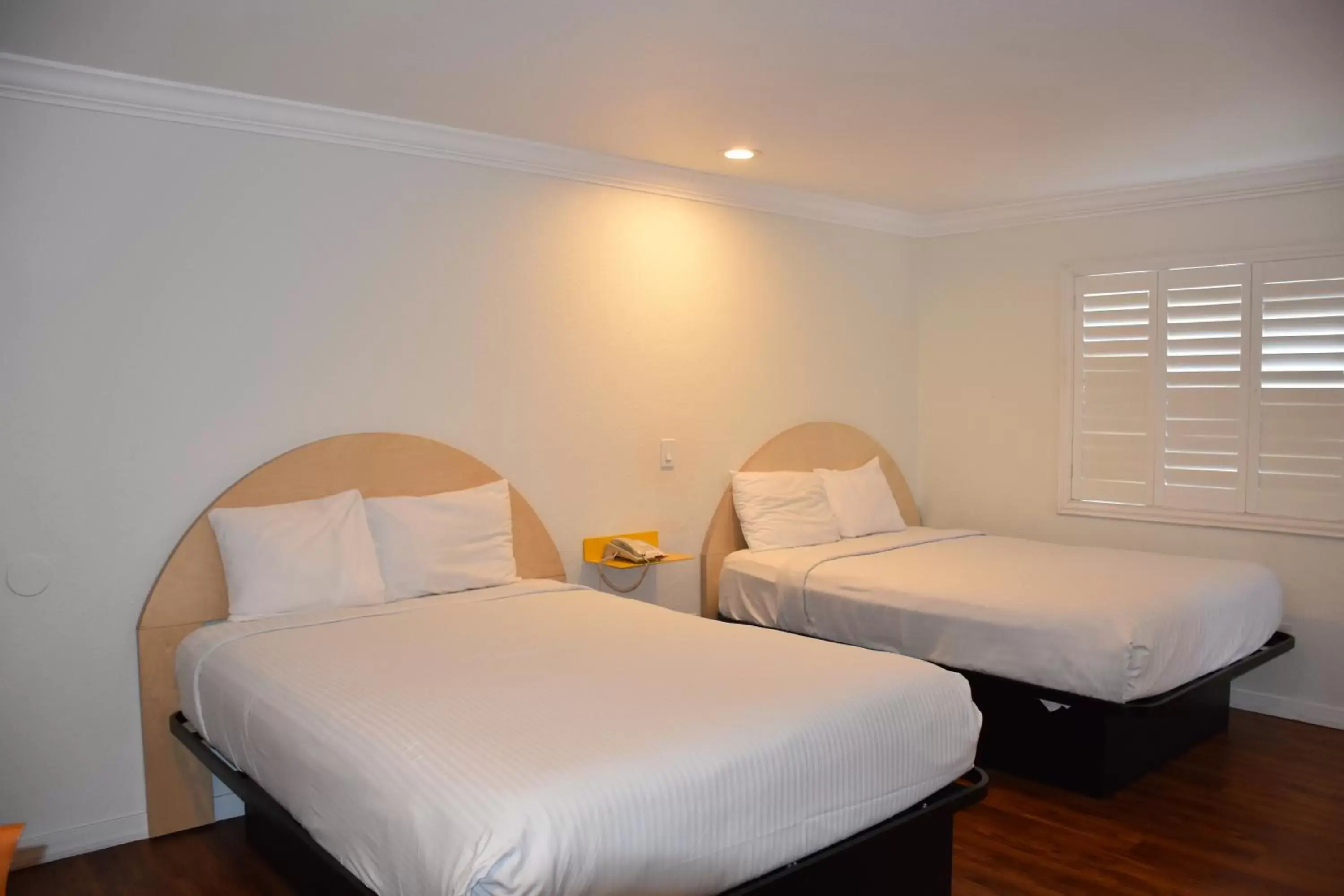 Bedroom, Bed in Gateway Lodge
