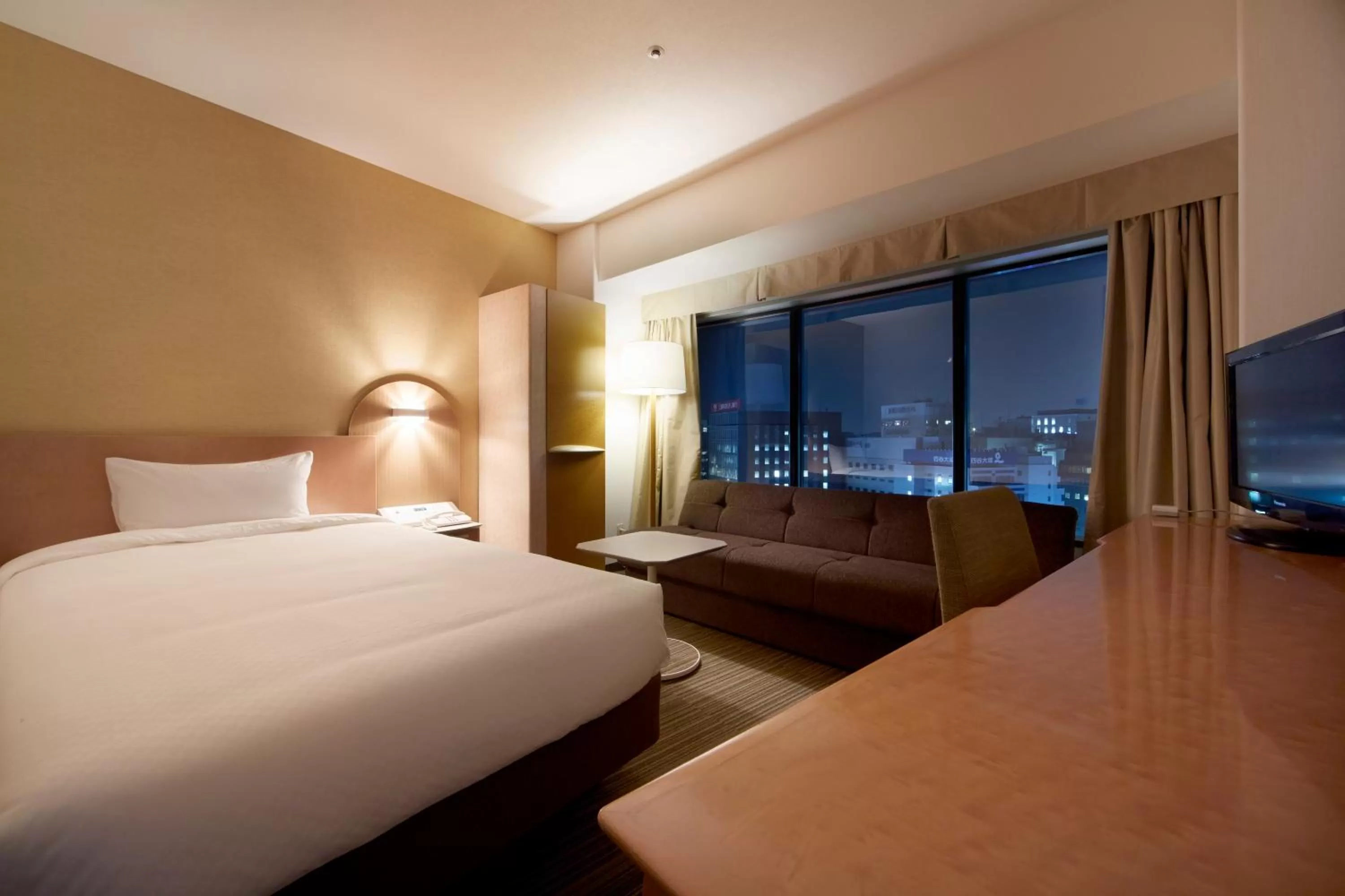 Photo of the whole room, Bed in Shin Yokohama Prince Hotel