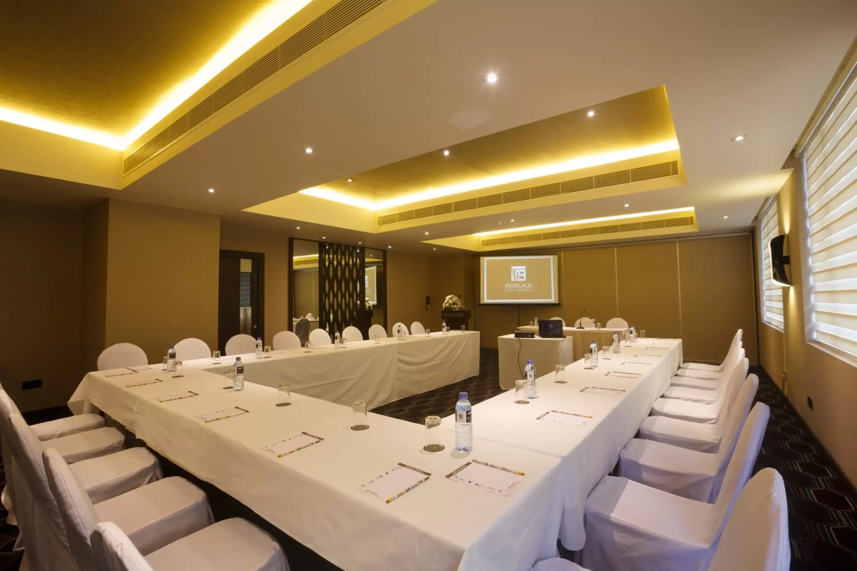 Banquet/Function facilities, Business Area/Conference Room in Renuka City Hotel