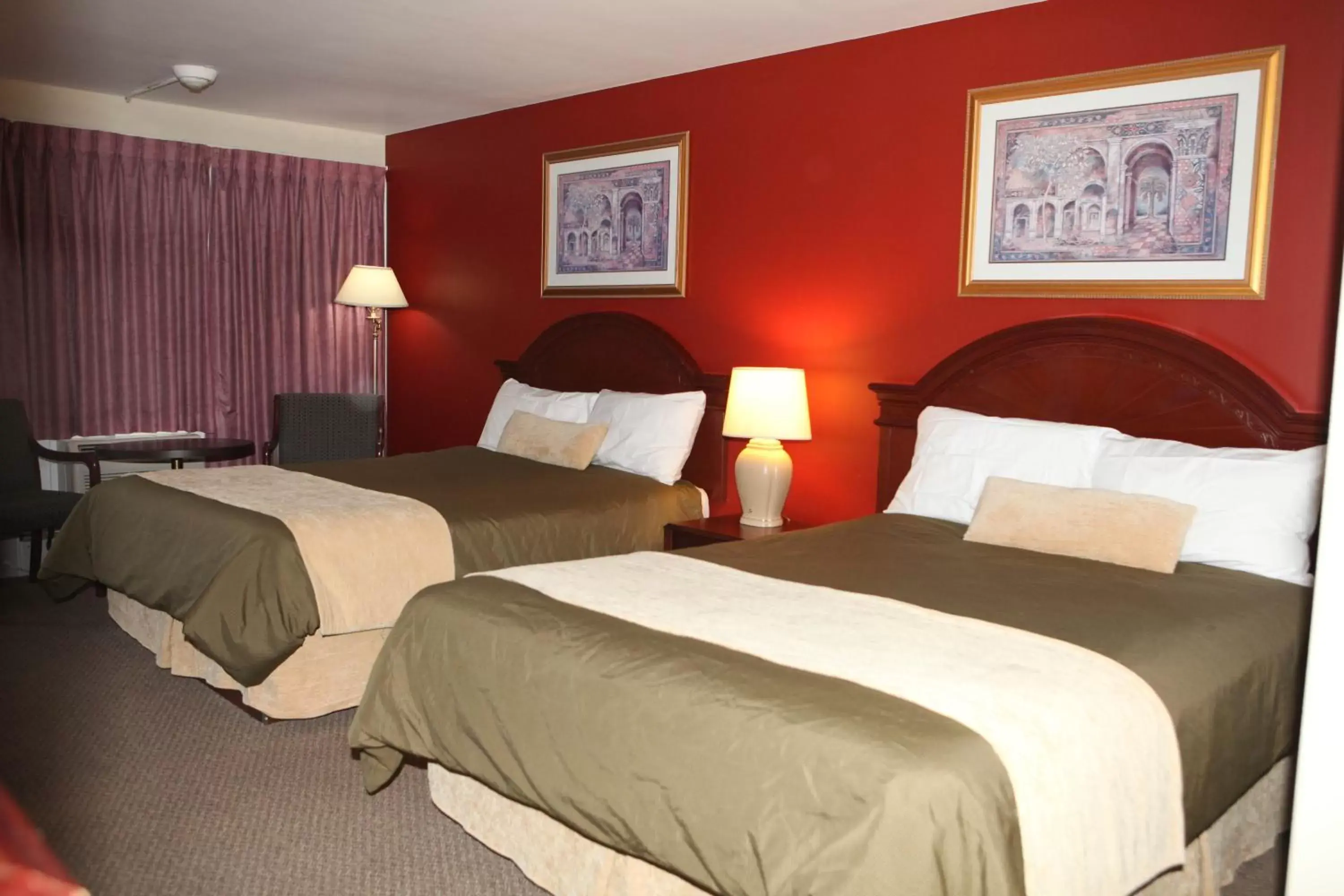 Bedroom, Bed in Saxony Motel