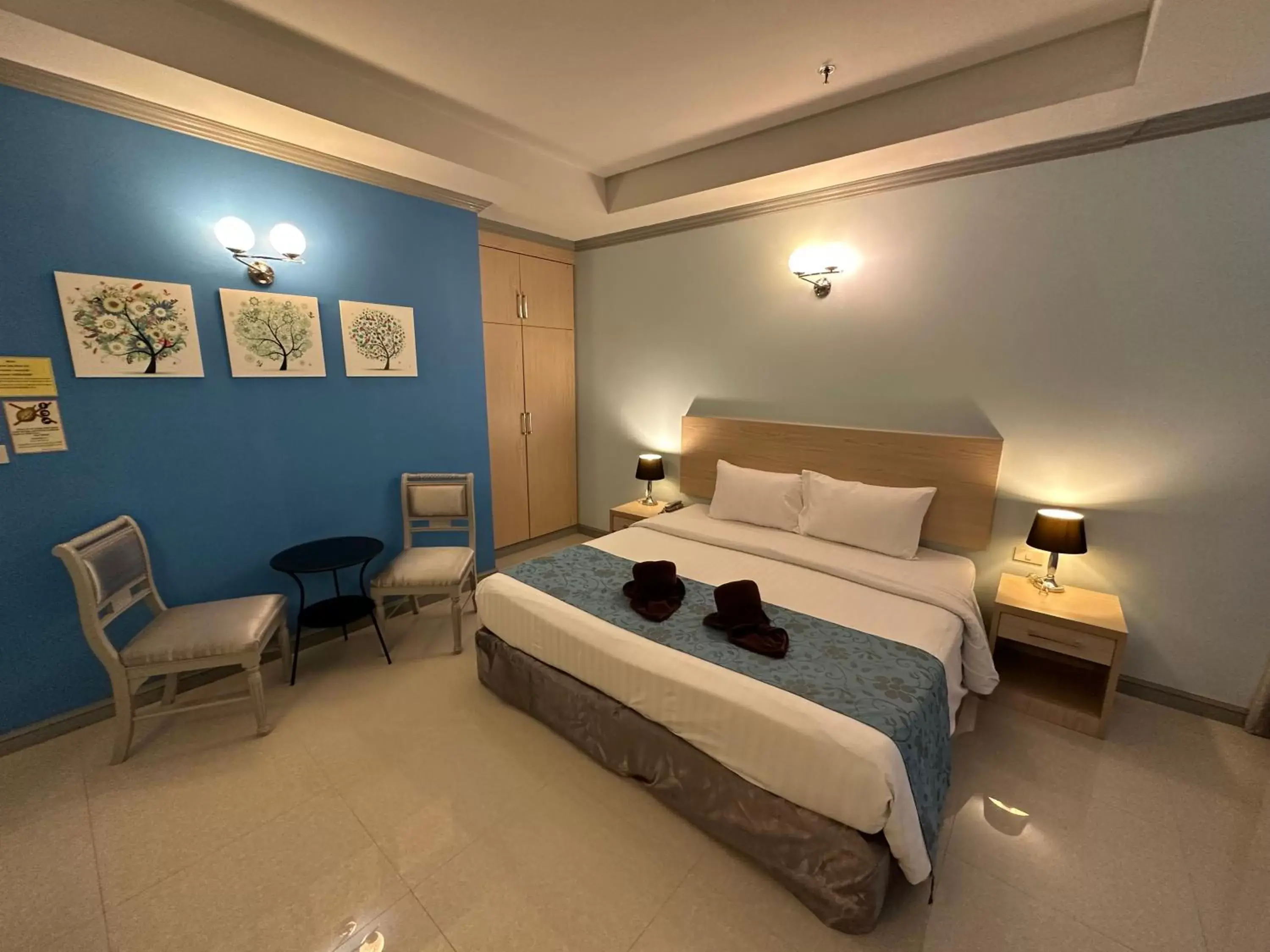 Bedroom, Bed in Thipurai City Hotel