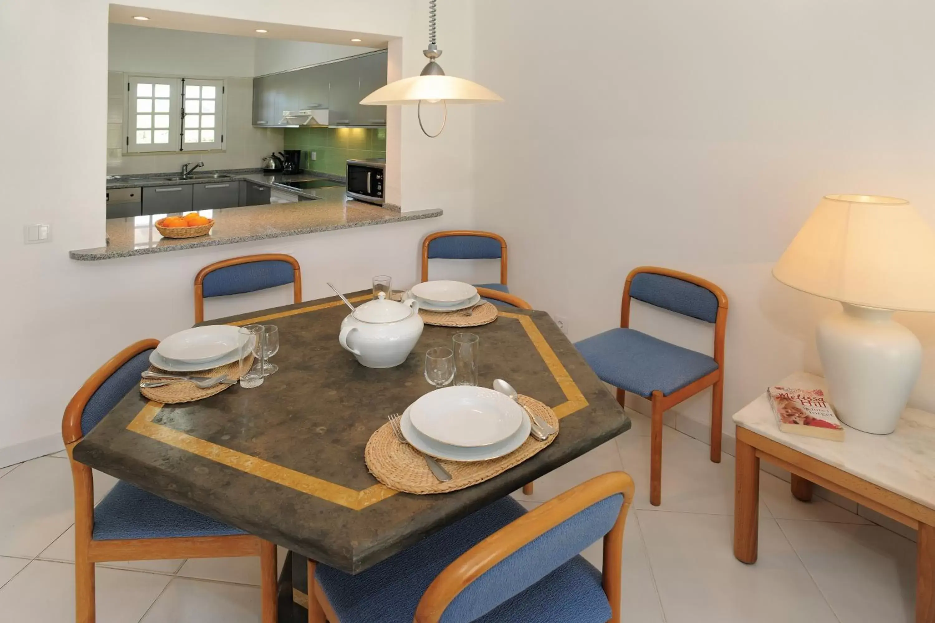 Kitchen or kitchenette, Dining Area in Clube Albufeira Garden Village