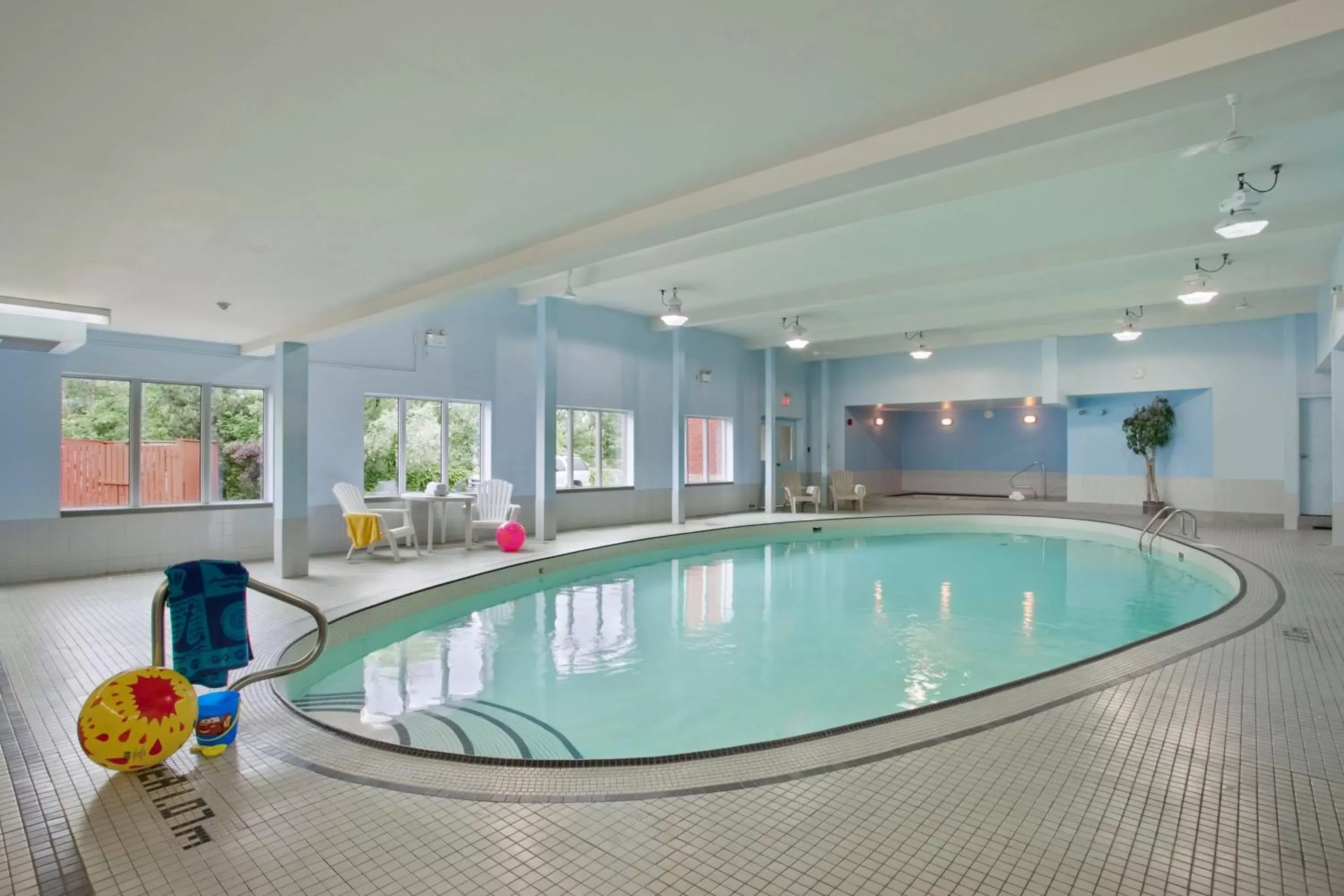 Swimming Pool in Travelodge Hotel by Wyndham Sudbury