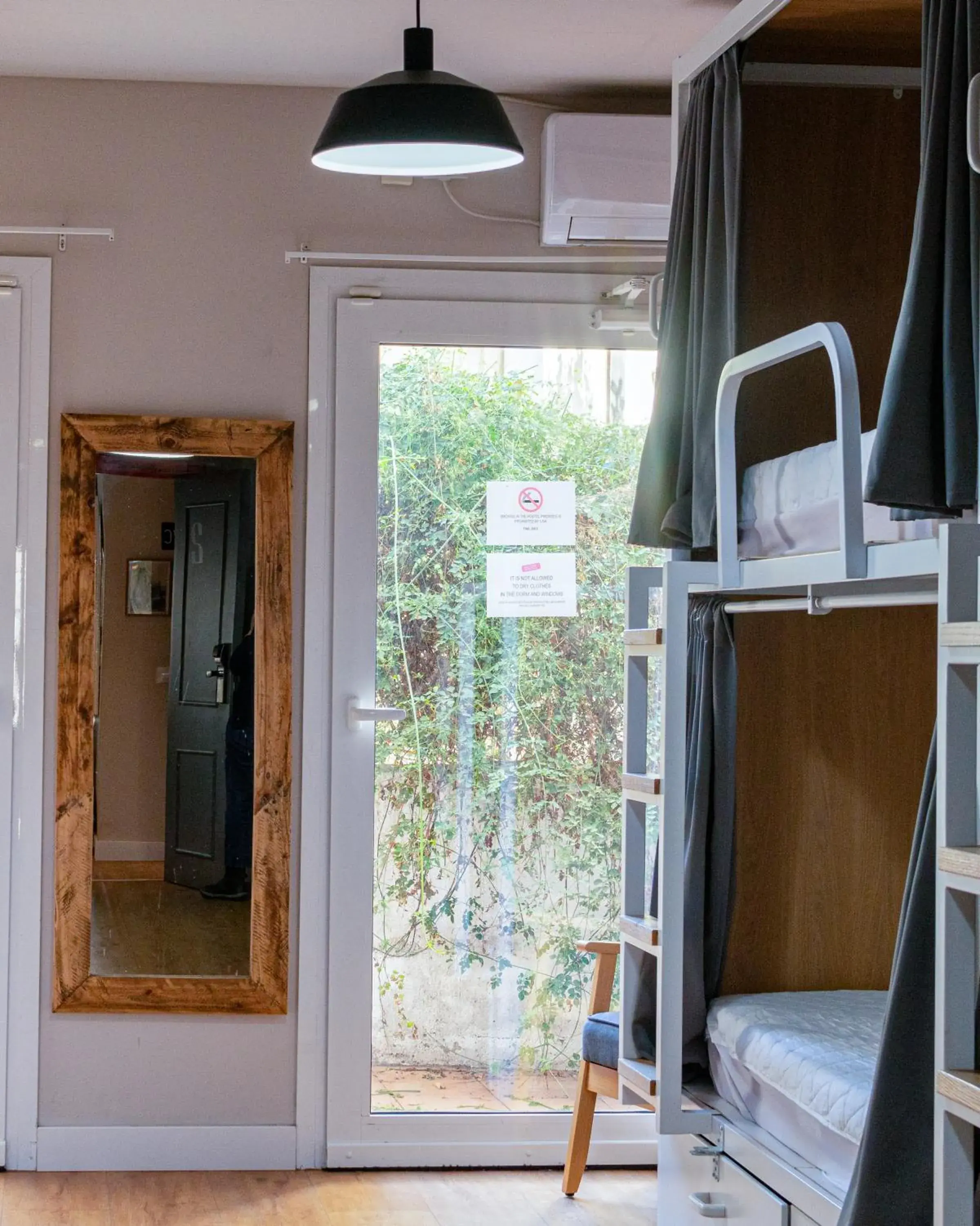 bunk bed in Factory Hostels Barcelona bunk bed in Factory Hostels Barcelona