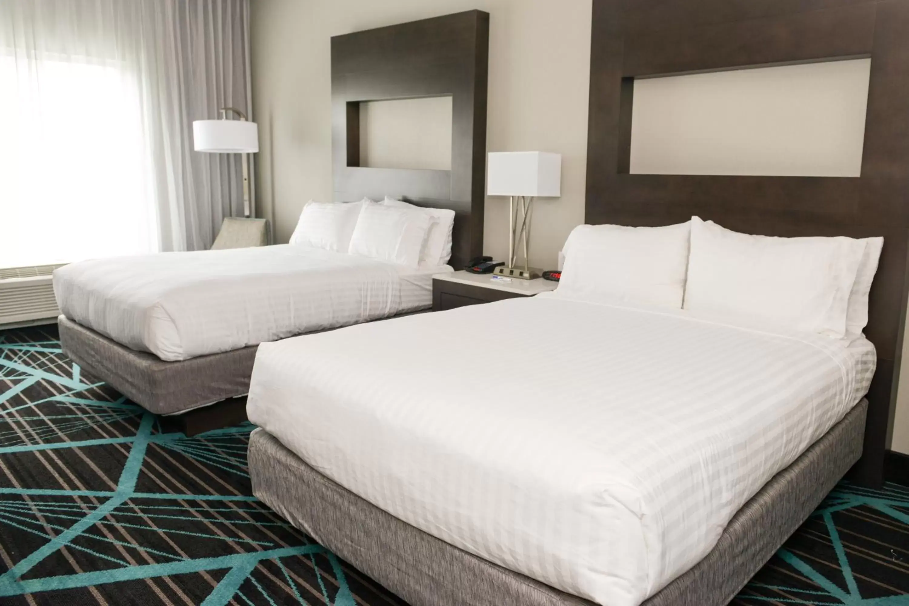 Photo of the whole room, Bed in Holiday Inn Express & Suites - Charlotte Airport, an IHG Hotel