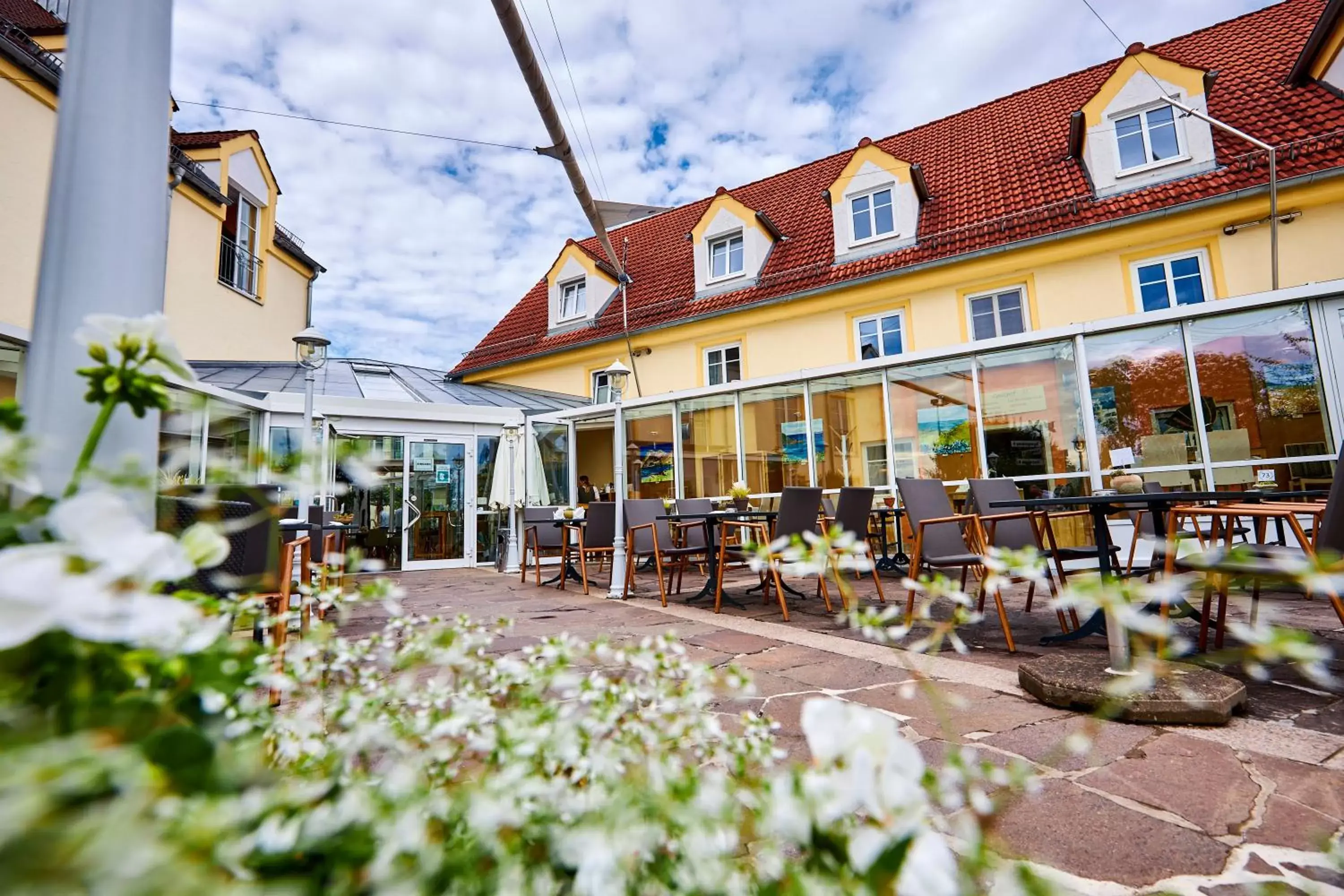 Property building, Restaurant/Places to Eat in Flair Hotel Zum Schwarzen Reiter