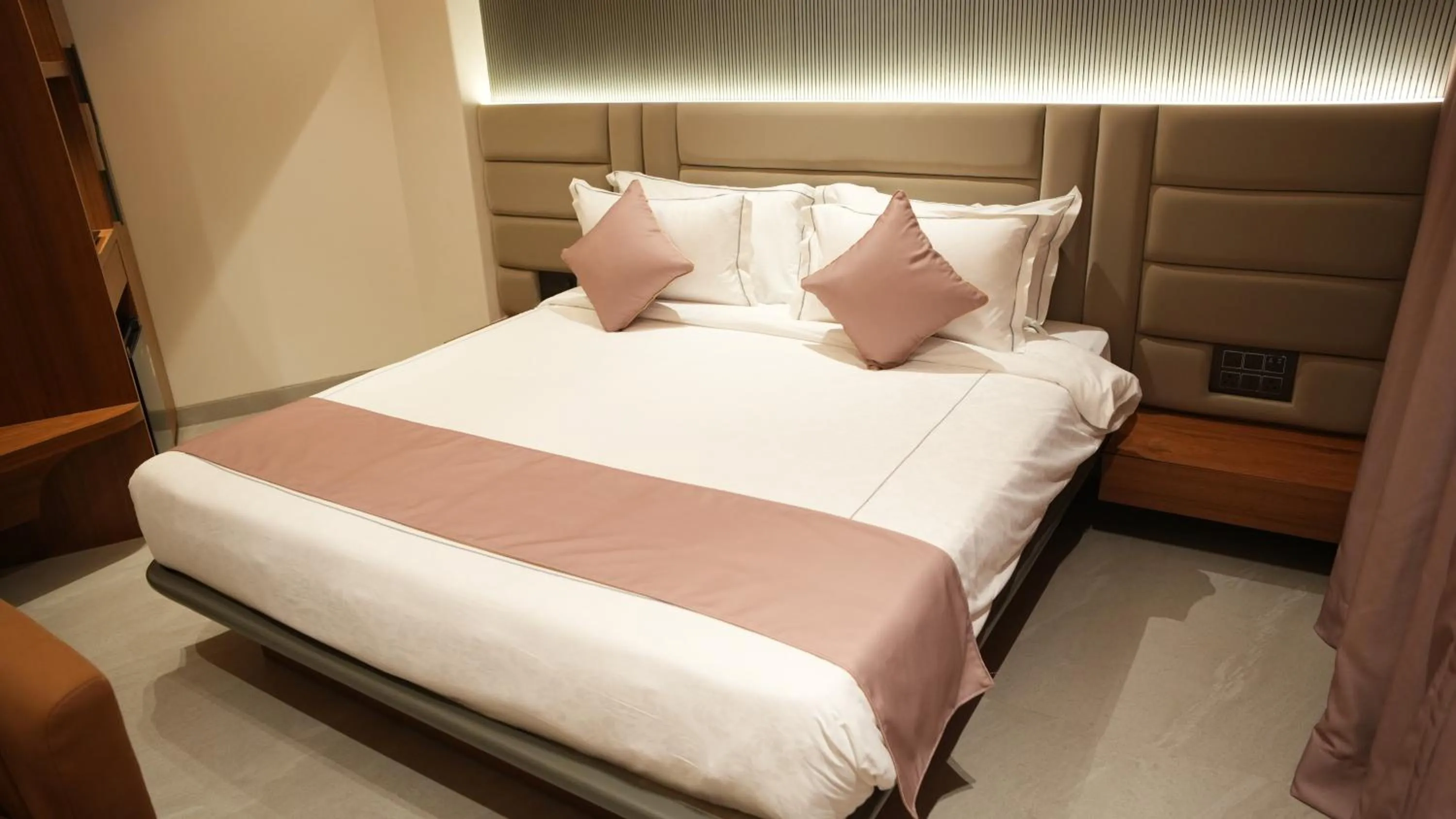 Bed in Jivanta Shirdi