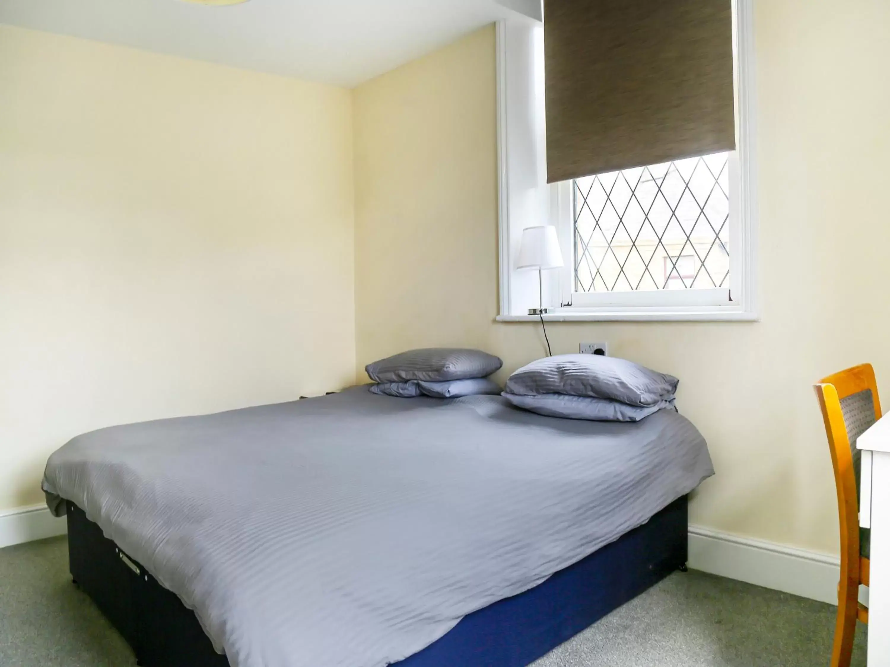 Bedroom, Bed in OYO Castle Hotel, Accrington