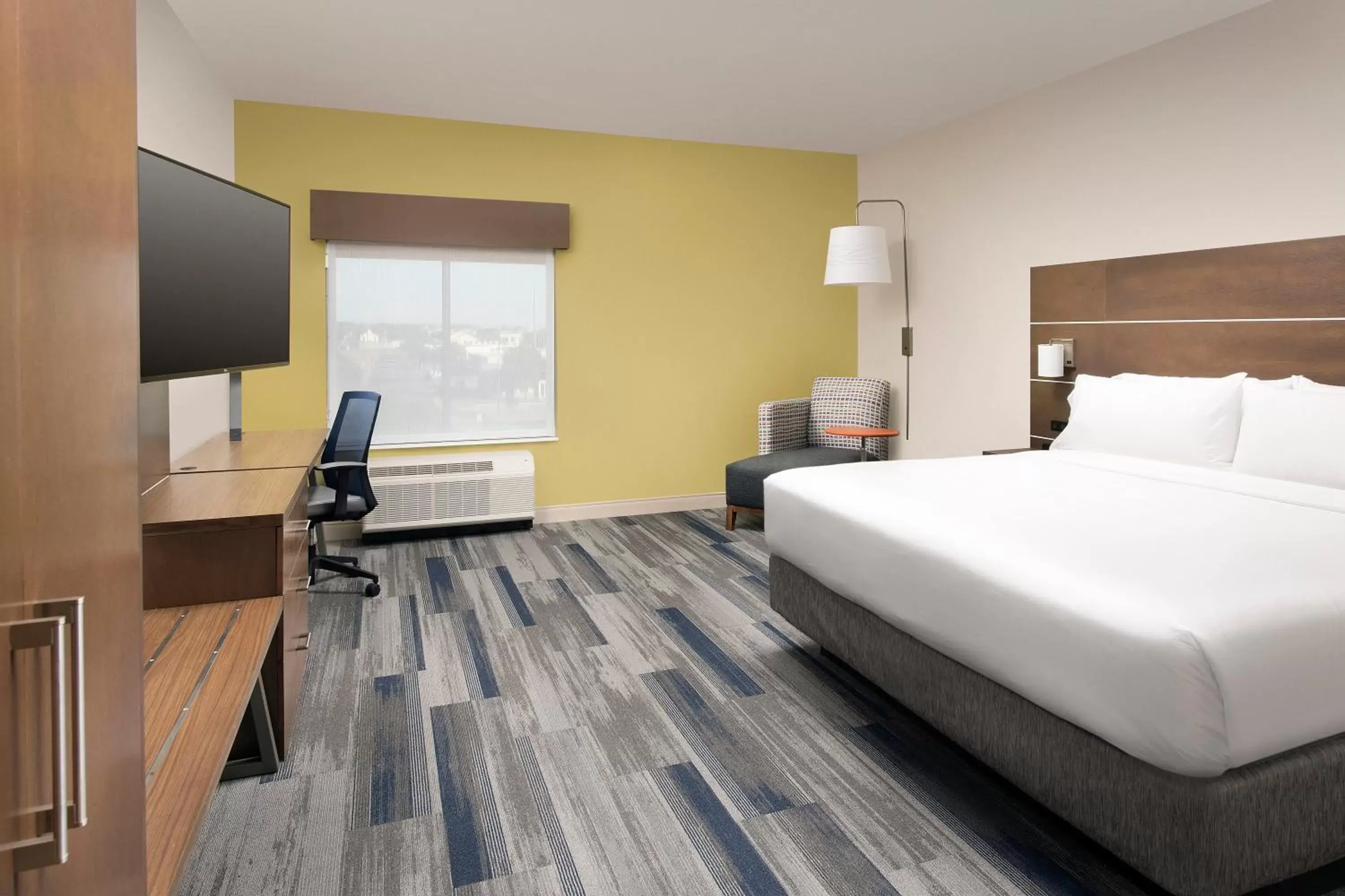 King Room - Hearing Accessible - Roll-in Shower in Holiday Inn Express & Suites San Antonio North-Windcrest, an IHG Hotel King Room - Hearing Accessible - Roll-in Shower in Holiday Inn Express & Suites San Antonio North-Windcrest, an IHG Hotel