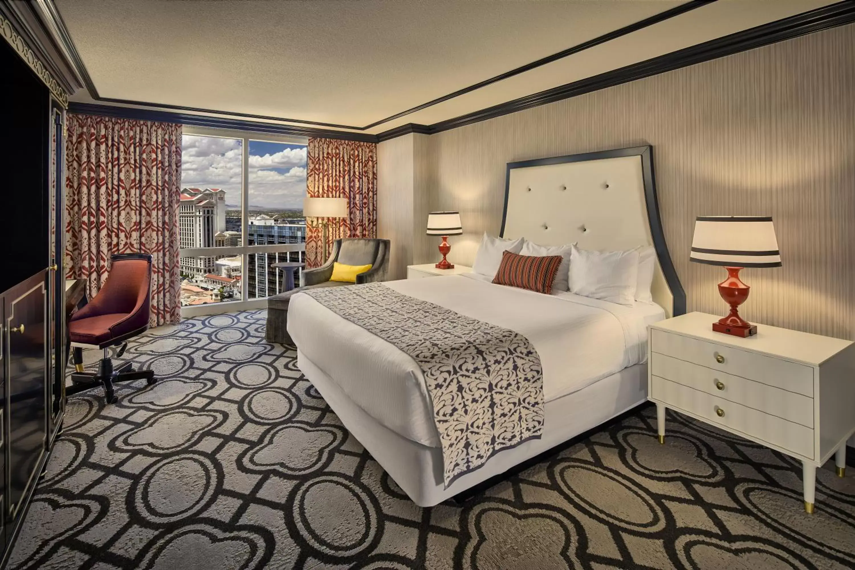 Photo of the whole room, Bed in Paris Las Vegas Hotel & Casino