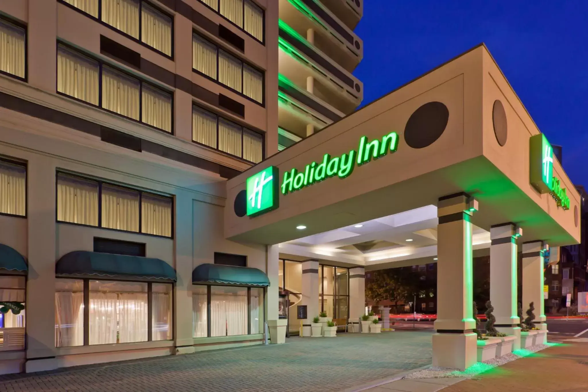 Property building in Holiday Inn Washington-Central/White House, an IHG Hotel