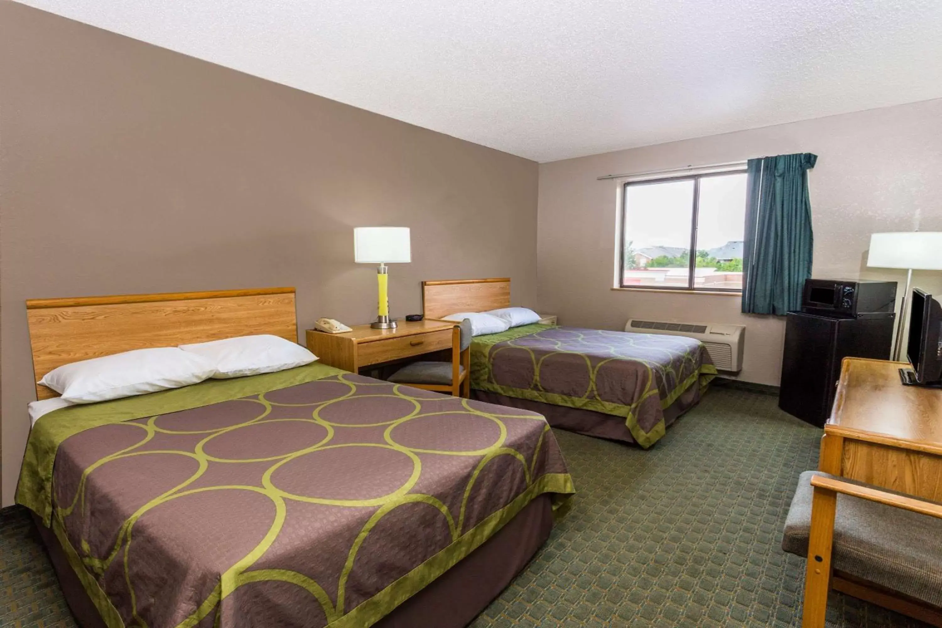 Photo of the whole room, Bed in Super 8 by Wyndham St. Charles