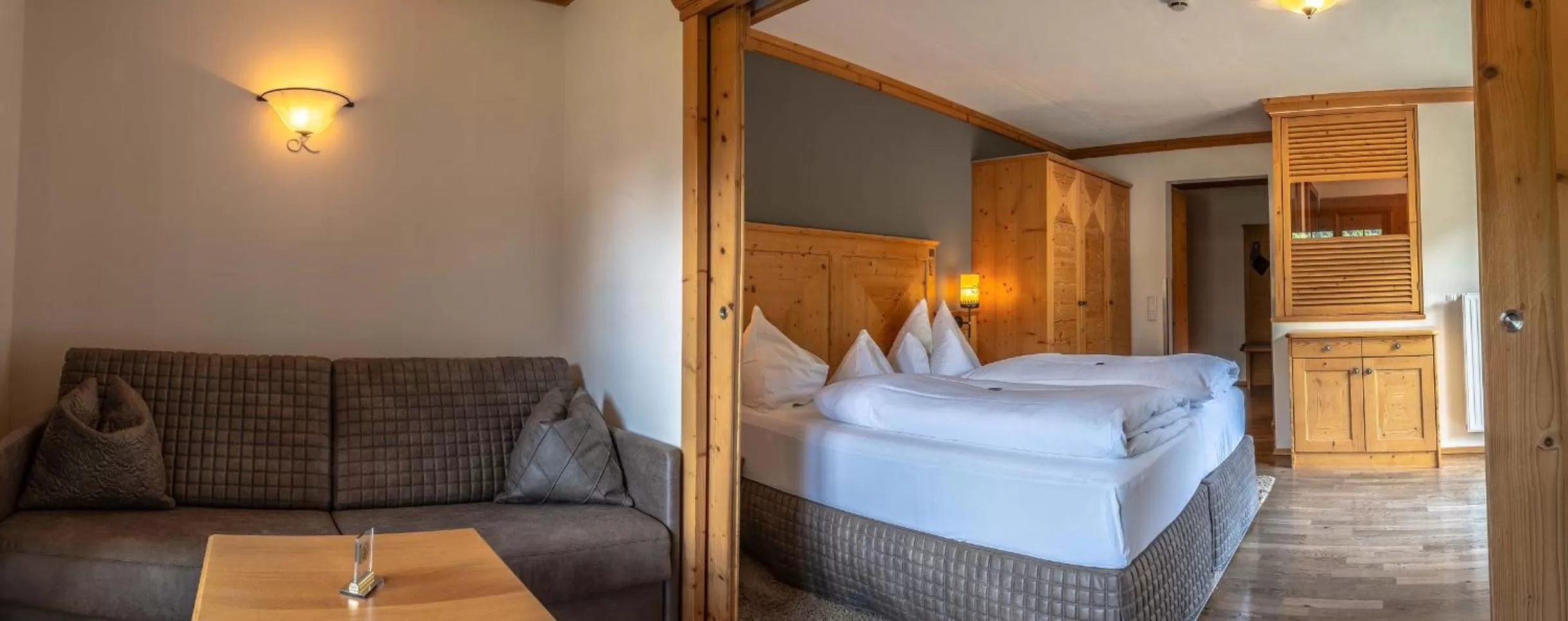 Living room, Bed in Hotel Kaprunerhof