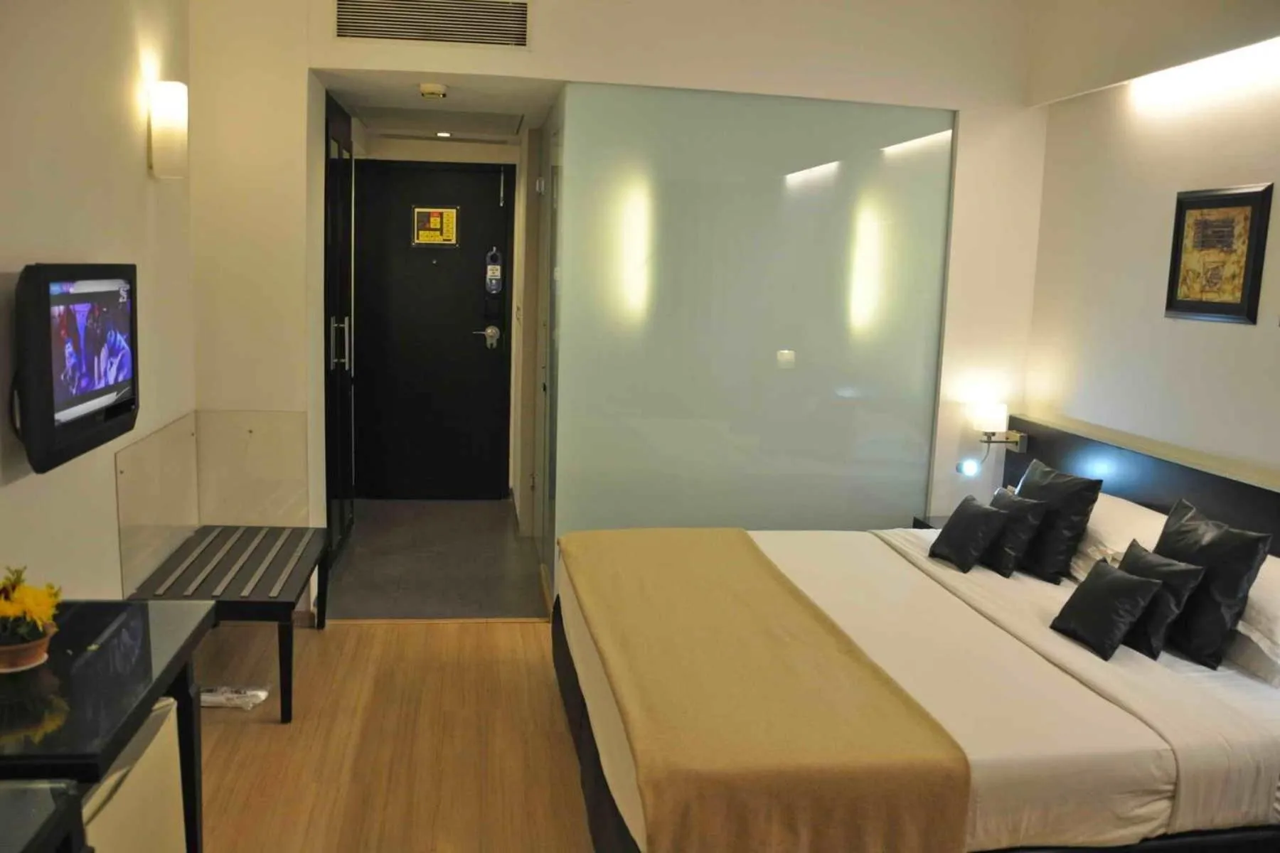 cot, Bed in Comfort Inn Sunset