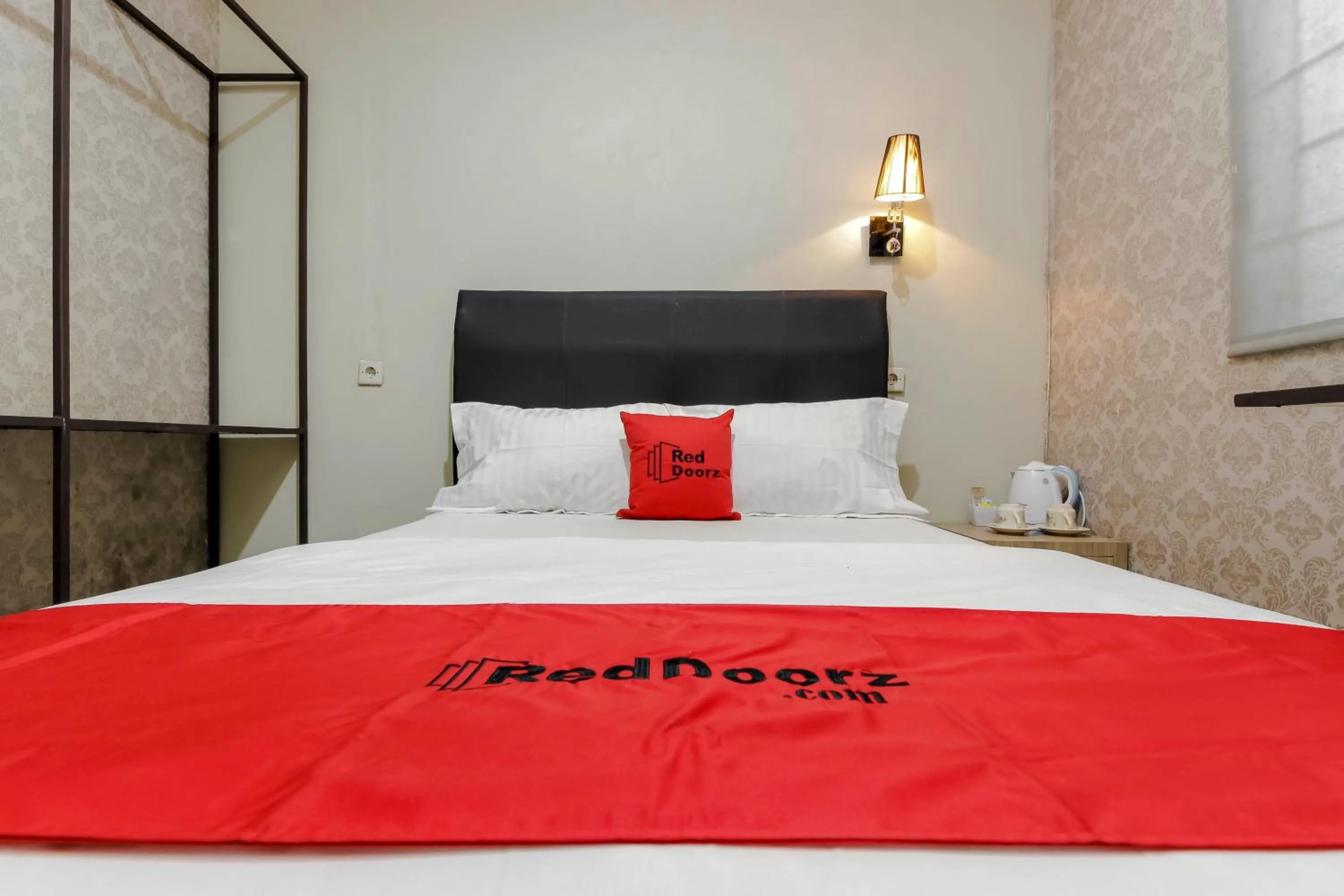 Bedroom, Bed in RedDoorz Plus near Lippo Cikarang Mall