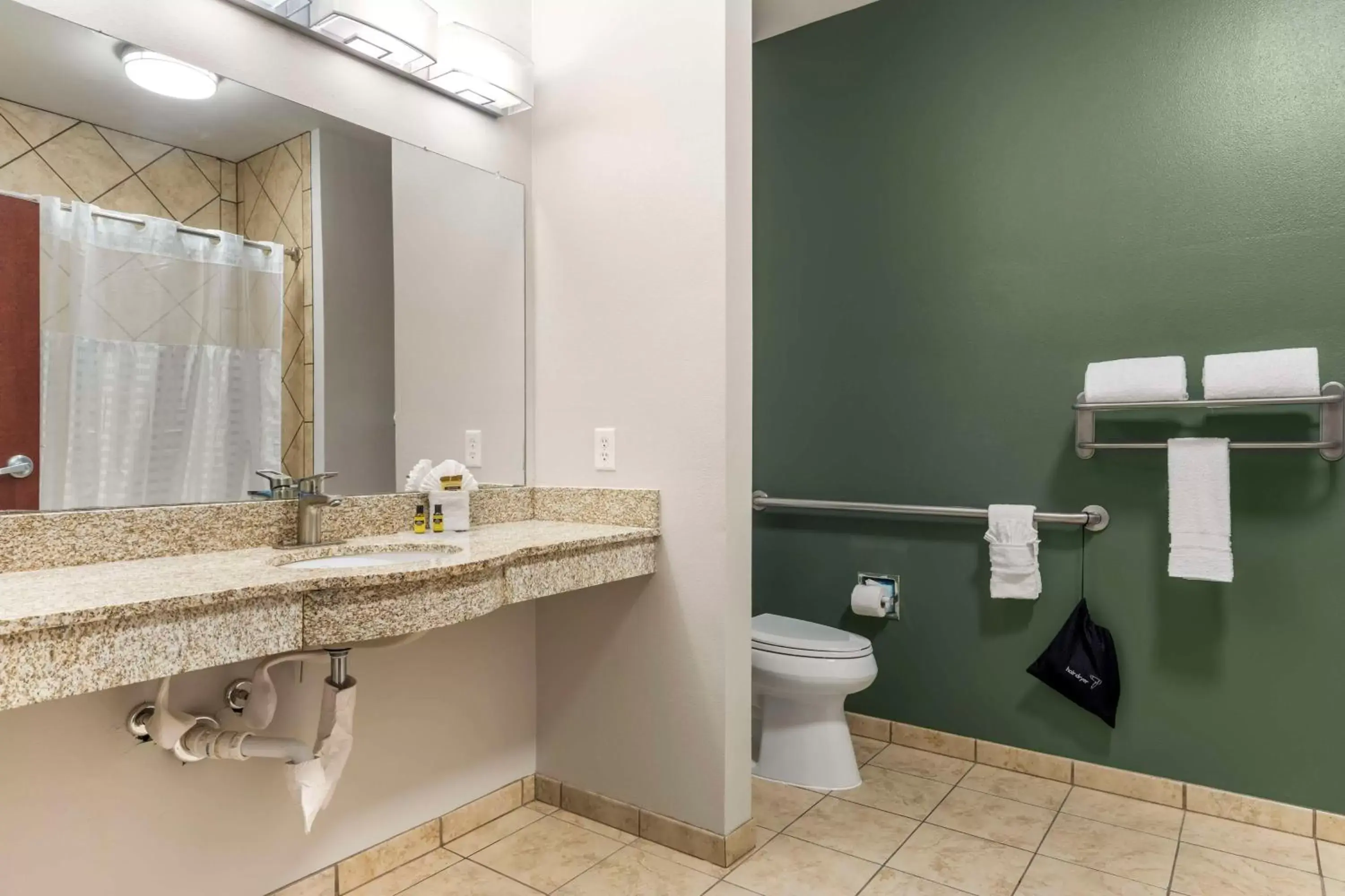 Bathroom in Best Western Plus Duncanville/Dallas