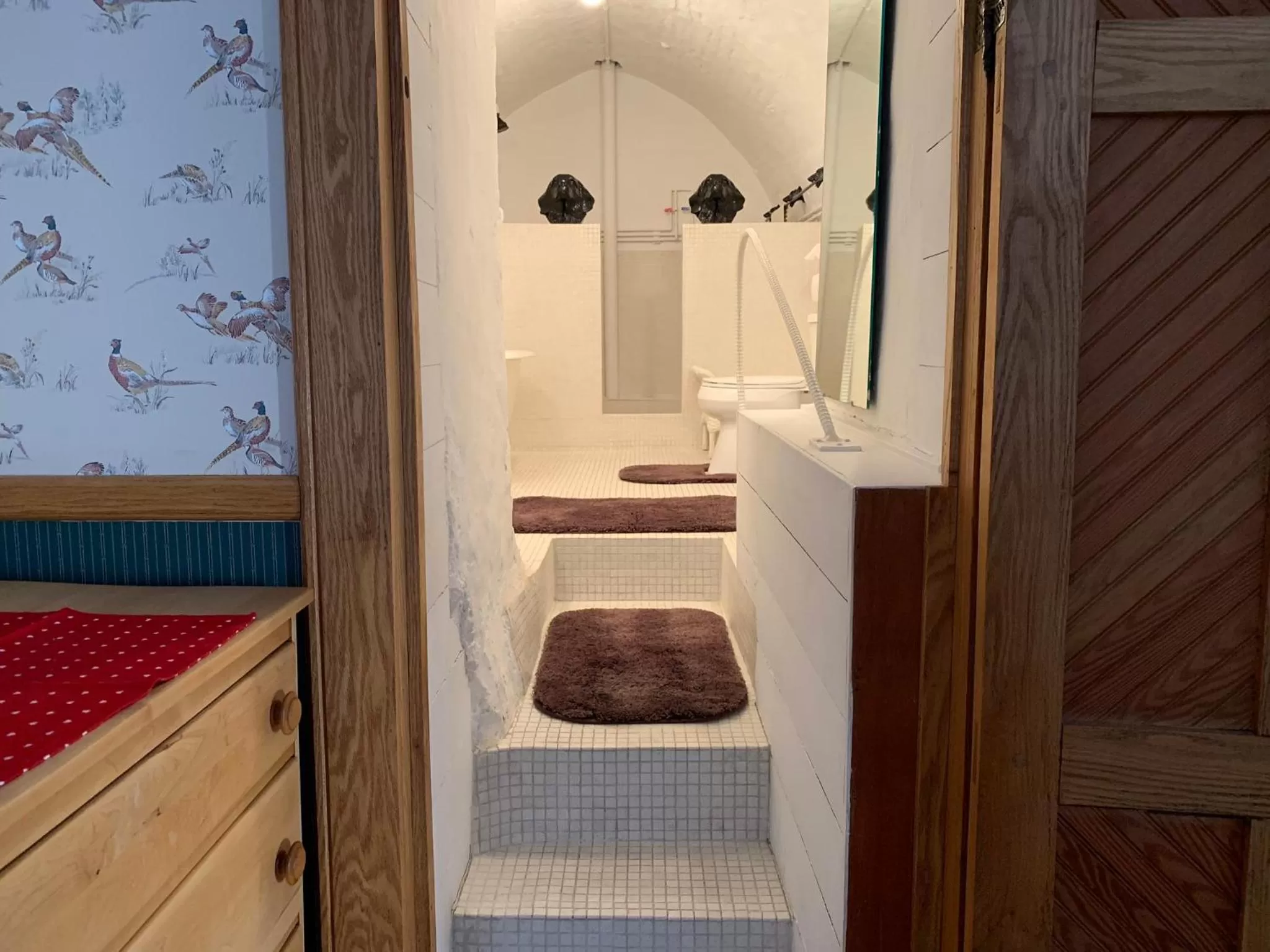 Bed in Abe's Spring Street Guest House