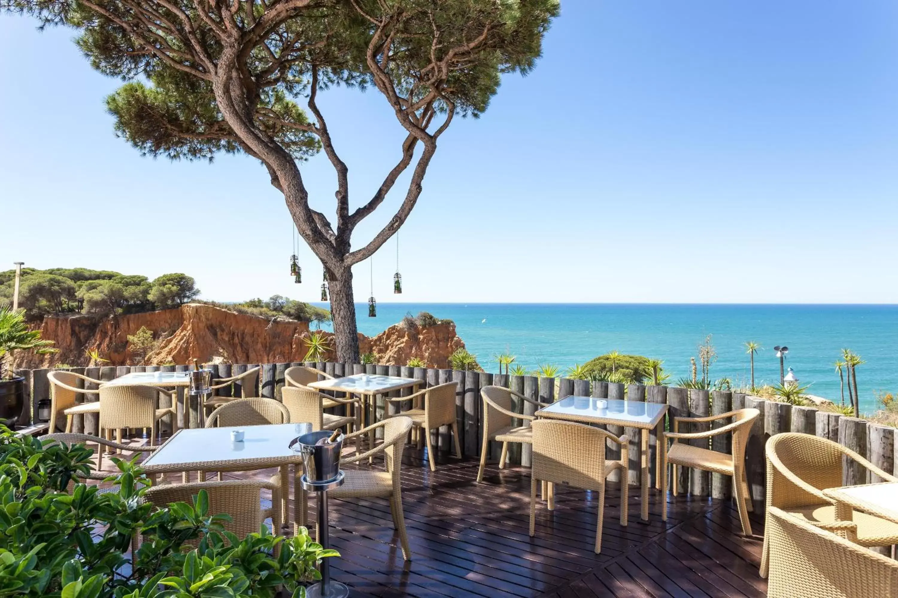 Restaurant/places to eat in Pine Cliffs Hotel, a Luxury Collection Resort, Algarve
