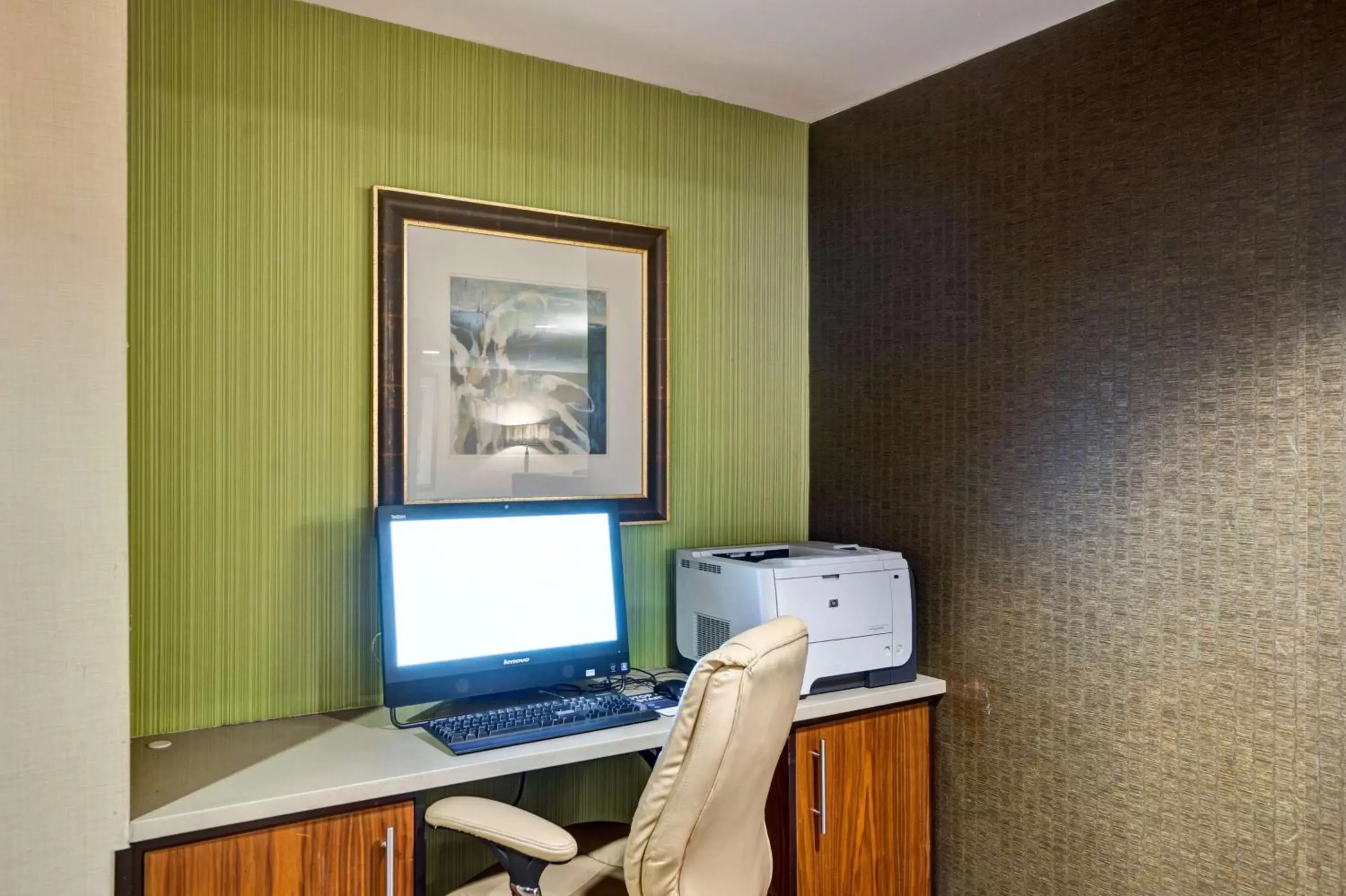 Business facilities, Business Area/Conference Room in Hampton Inn by Hilton Milford