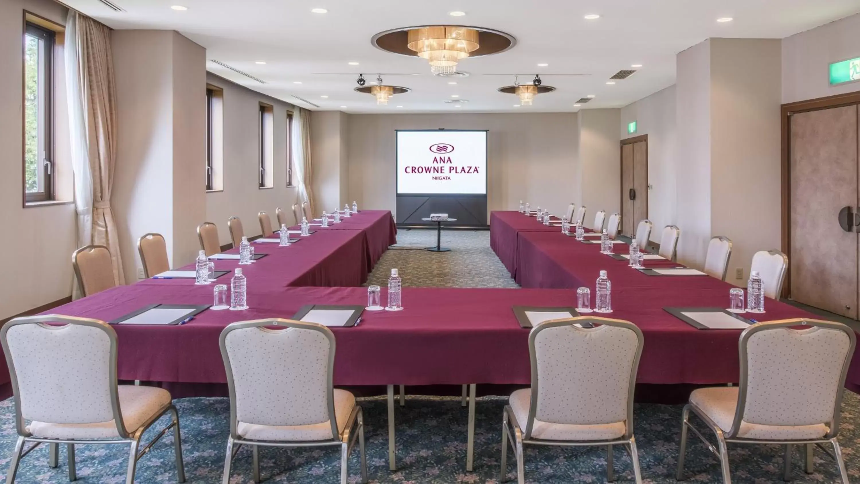 Meeting/conference room in ANA Crowne Plaza Niigata, an IHG Hotel