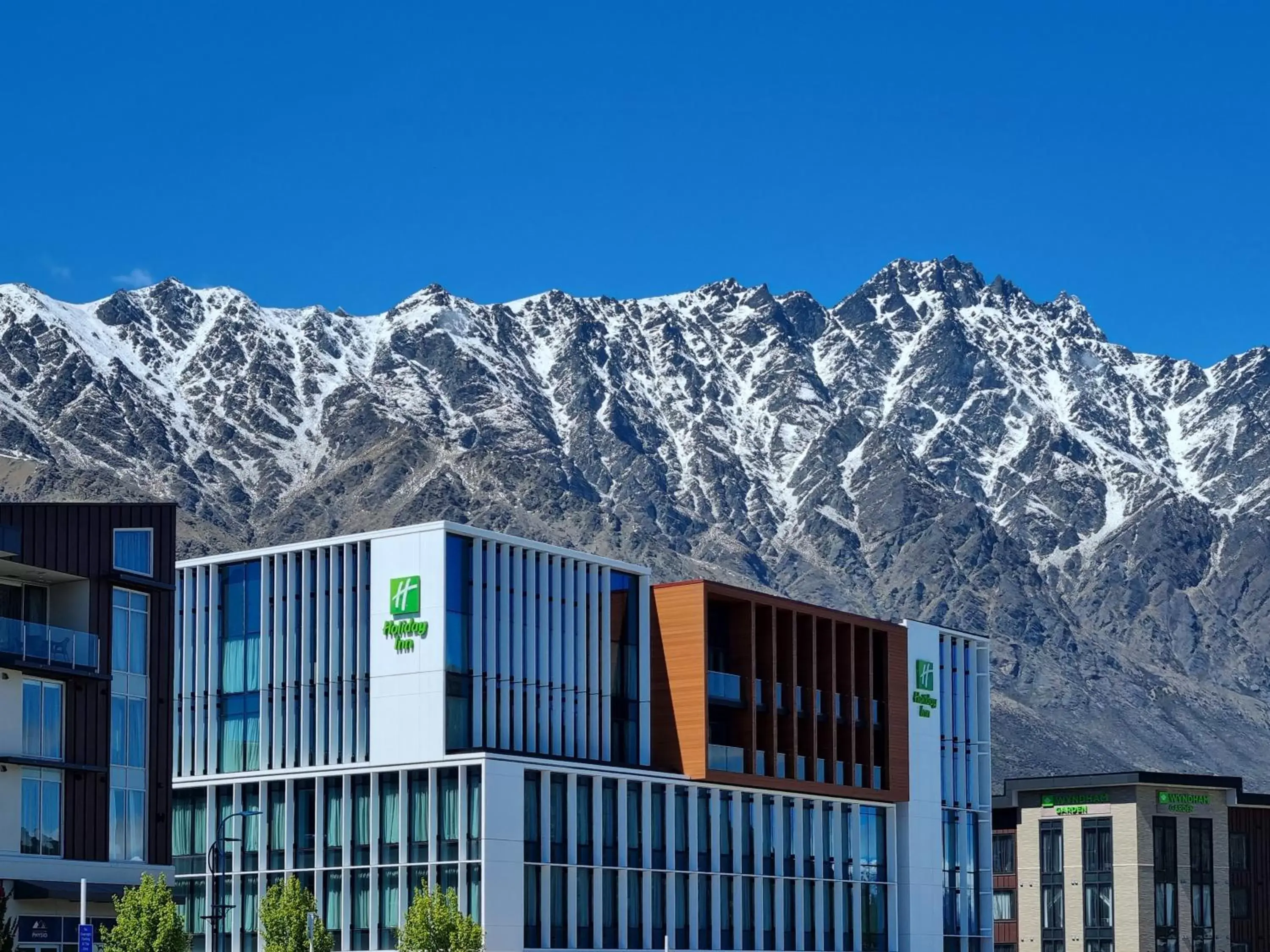 Property Building in Holiday Inn Queenstown Remarkables Park