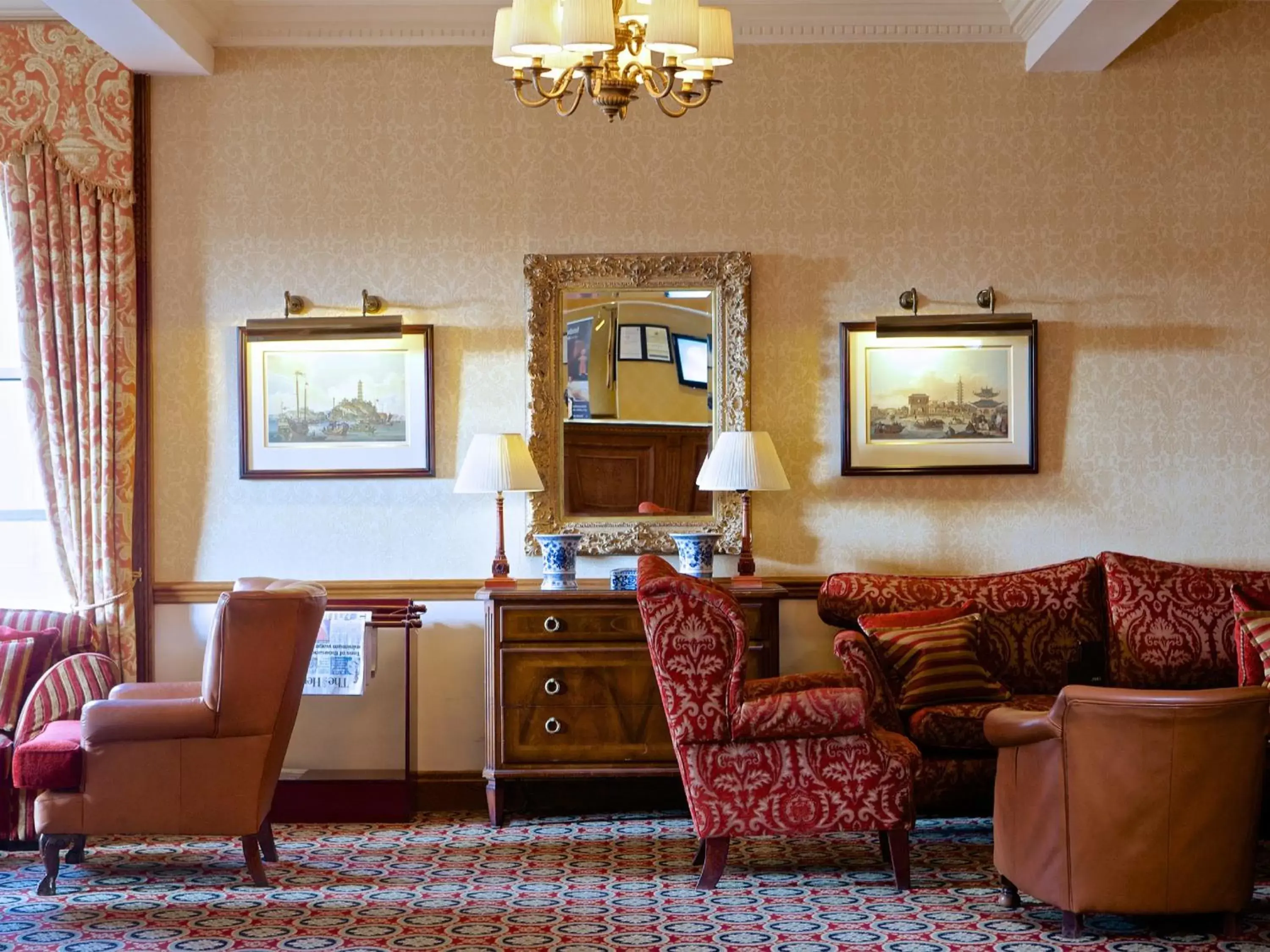 Lounge or bar in Macdonald Crutherland House Lounge or bar in Macdonald Crutherland House