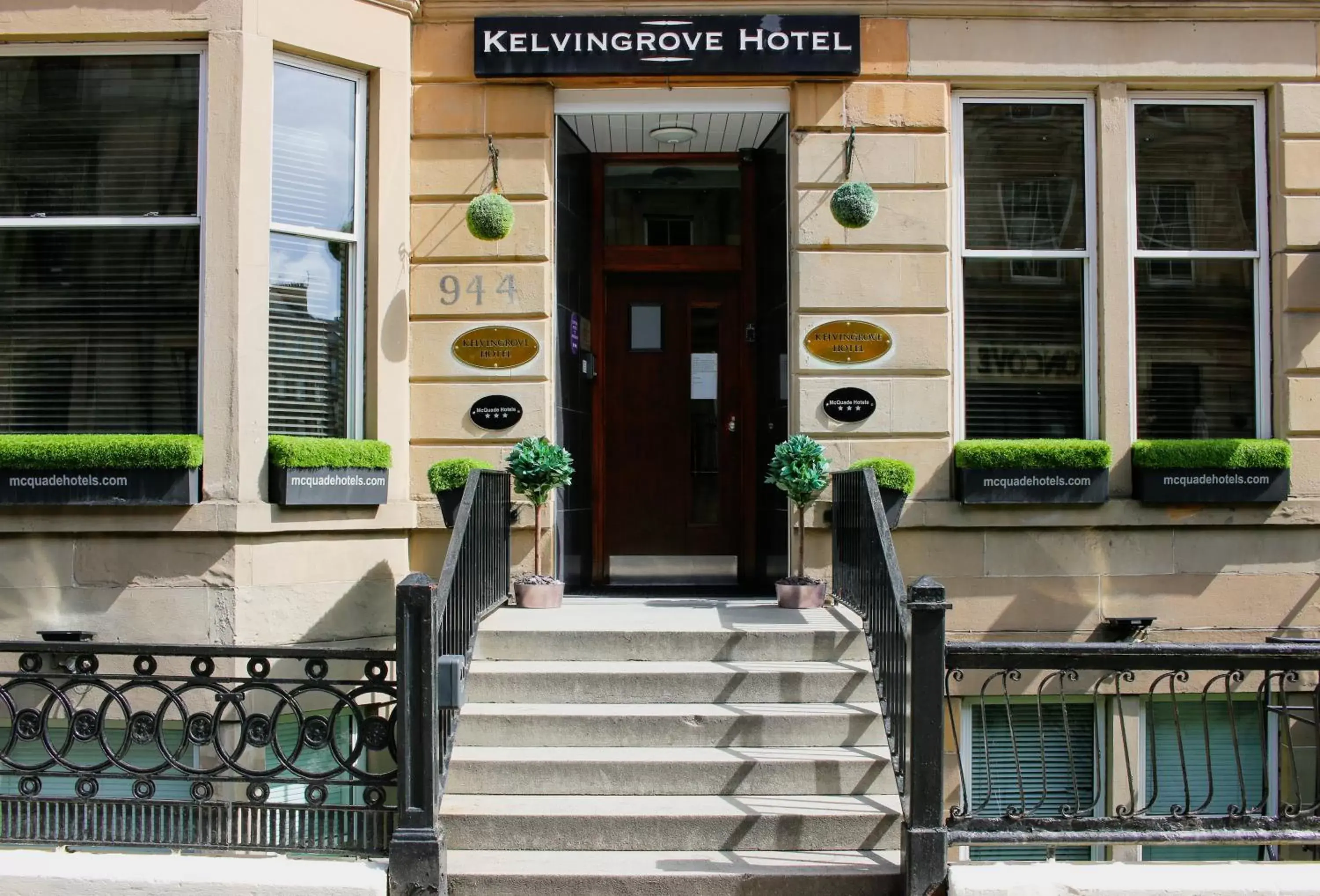 Facade/entrance in Kelvingrove Hotel - Sauchiehall St
