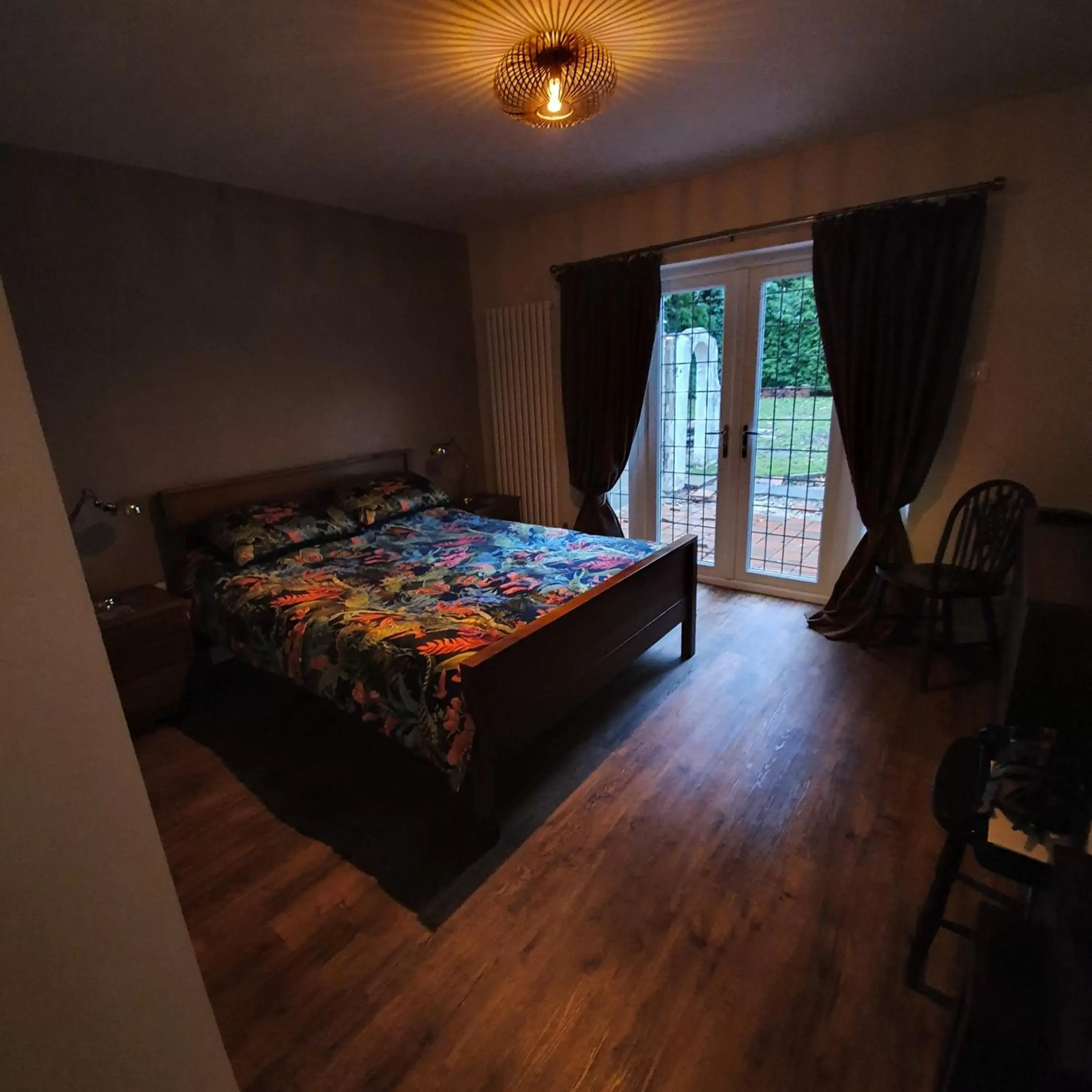 Bedroom, Bed in Wood Rising
