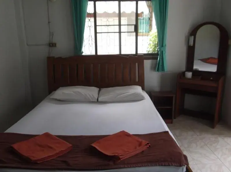 Bed in Palm Point Village