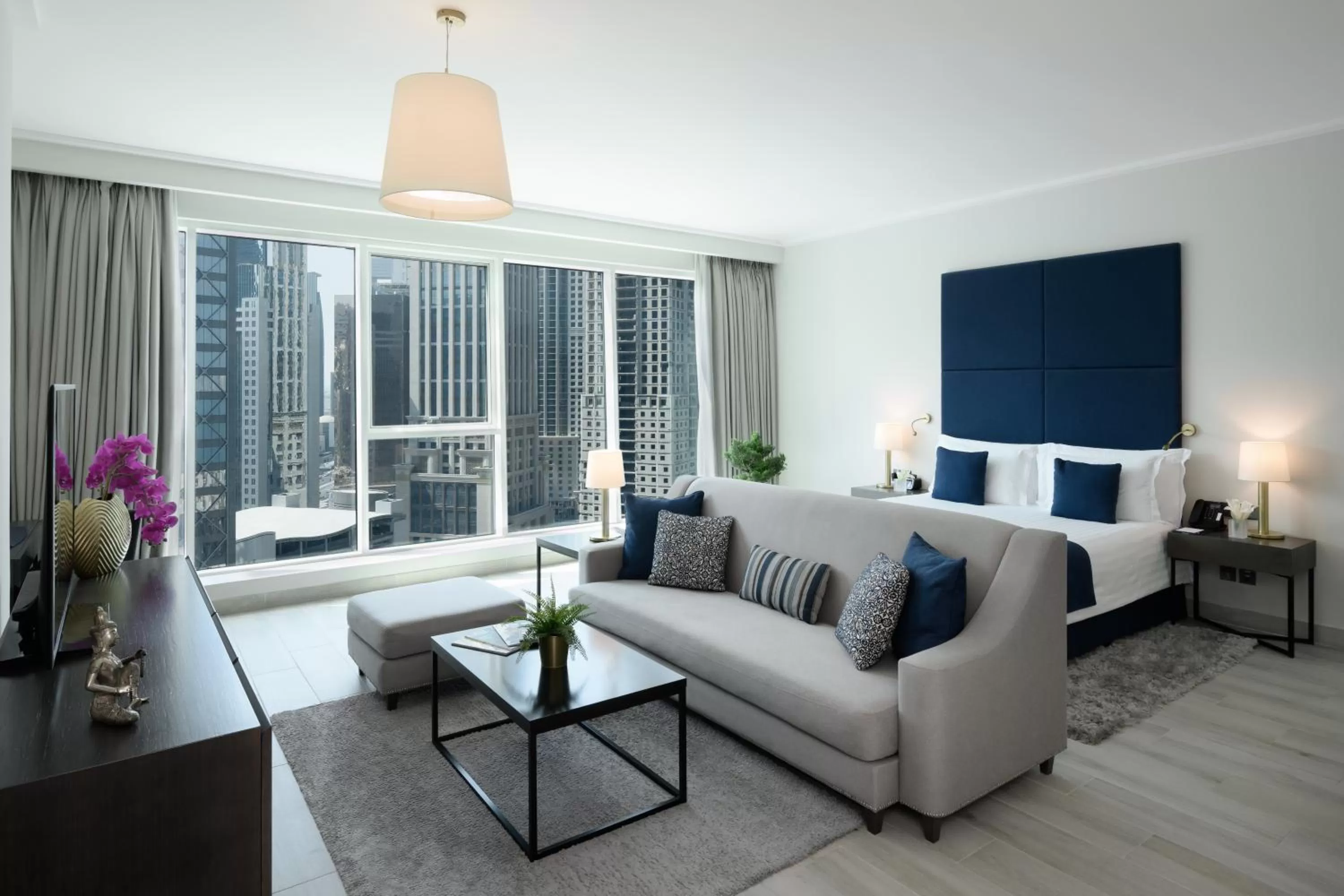 Living room, Bed in Centara West Bay Hotel & Residences Doha