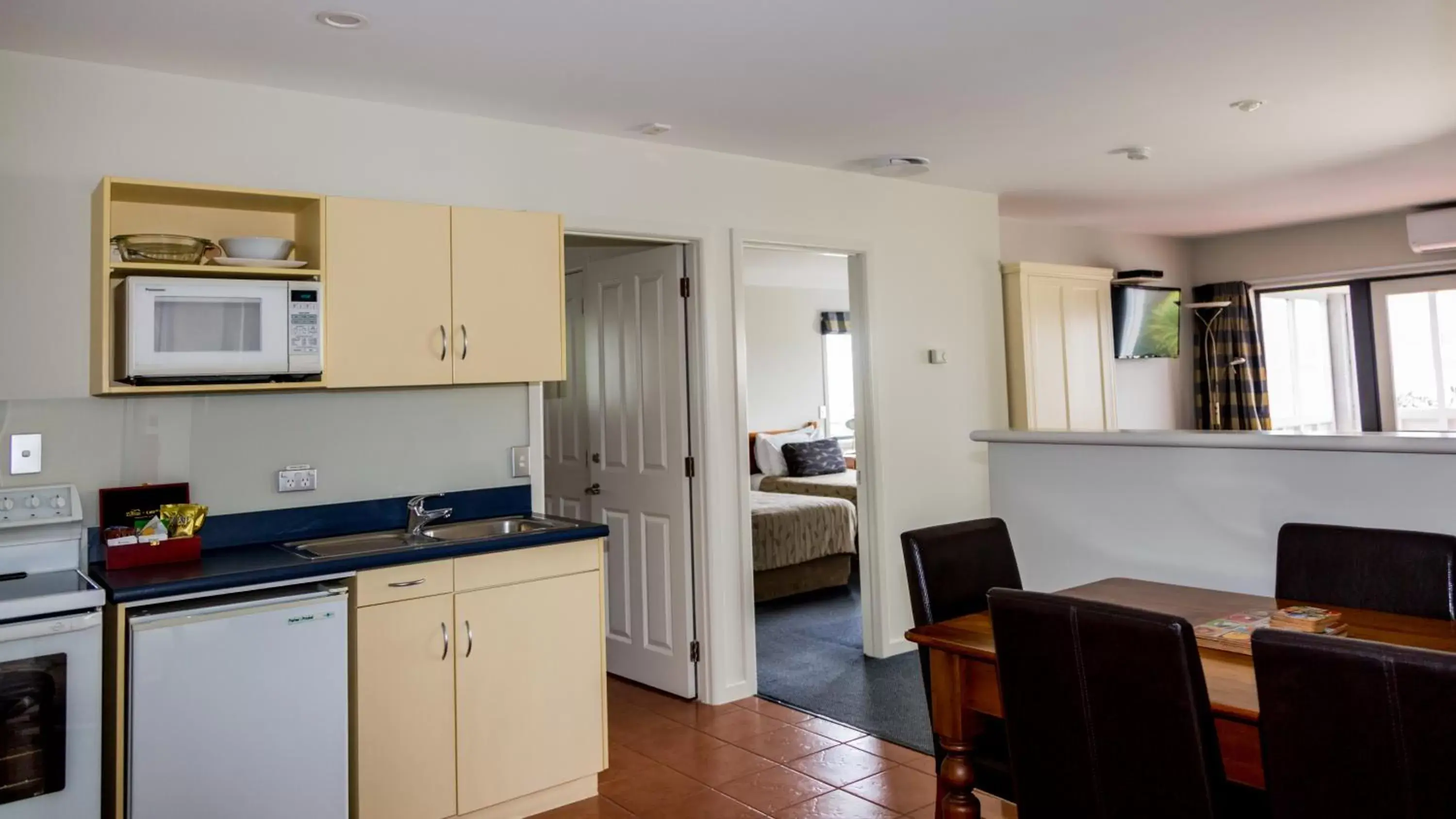 Kitchen or kitchenette, Kitchen/Kitchenette in Baycrest Thermal Lodge