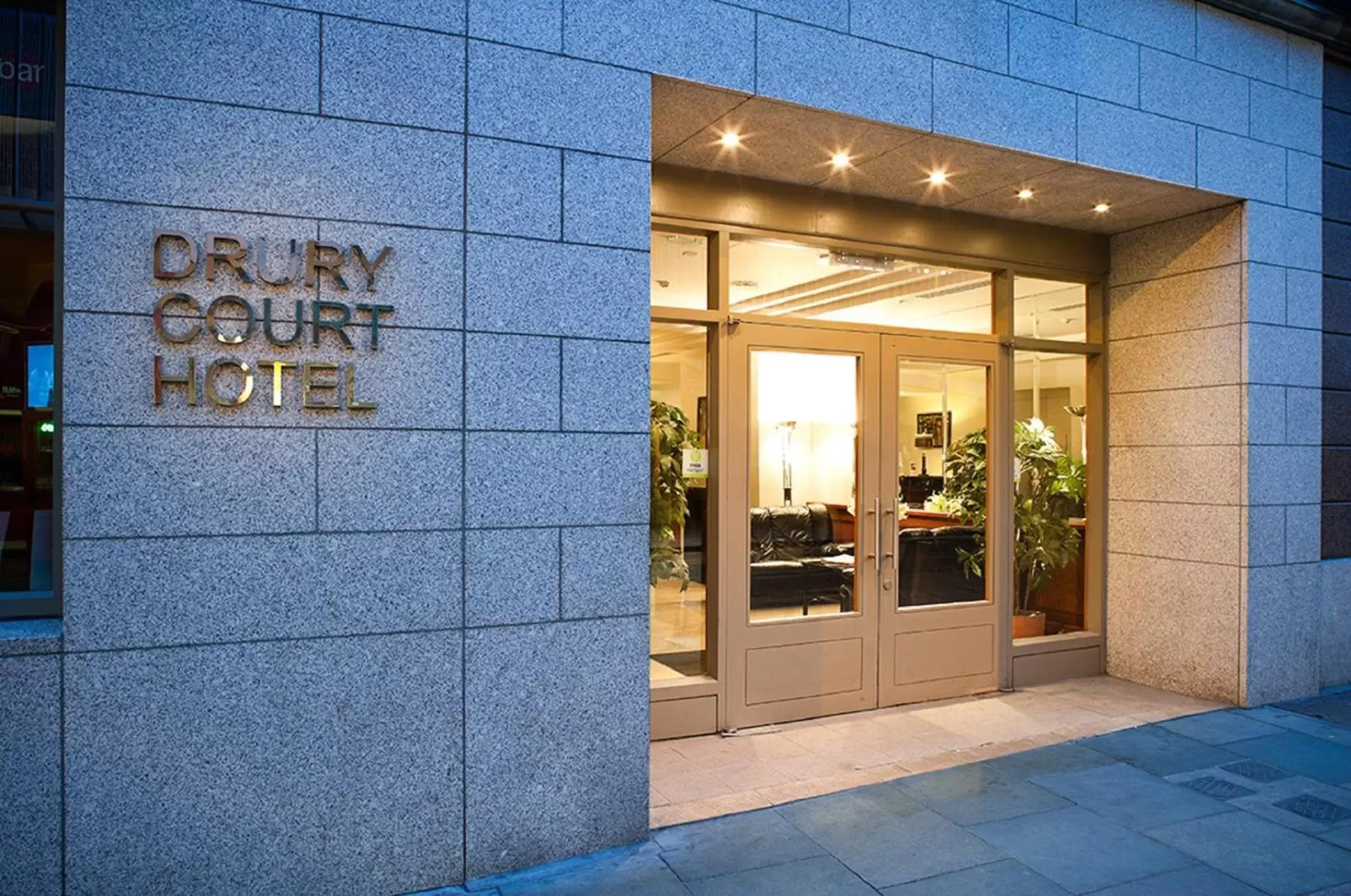 Facade/entrance, Property Logo/Sign in Drury Court Hotel