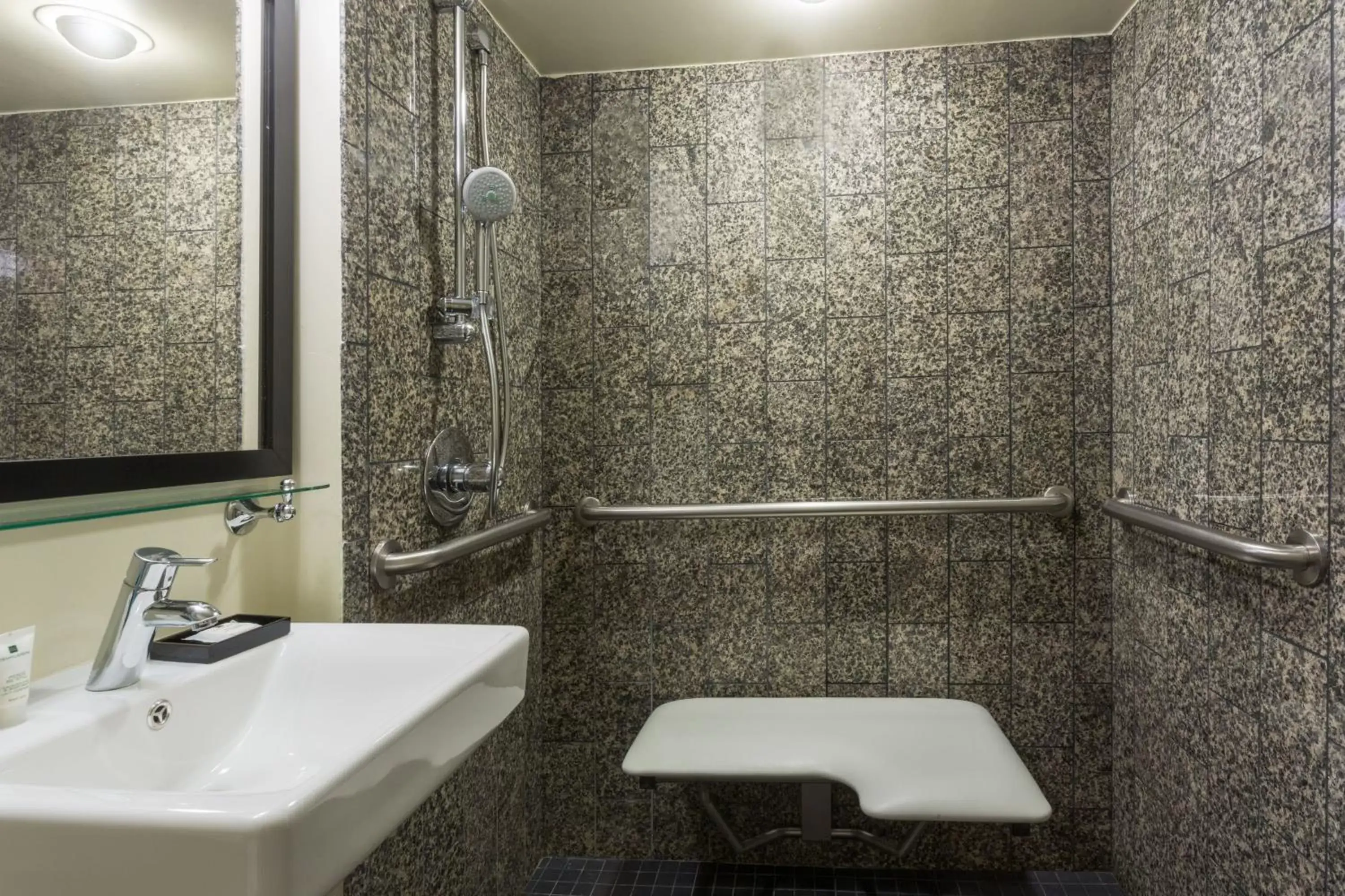 Bathroom in Clarion Hotel New Orleans - Airport & Conference Center