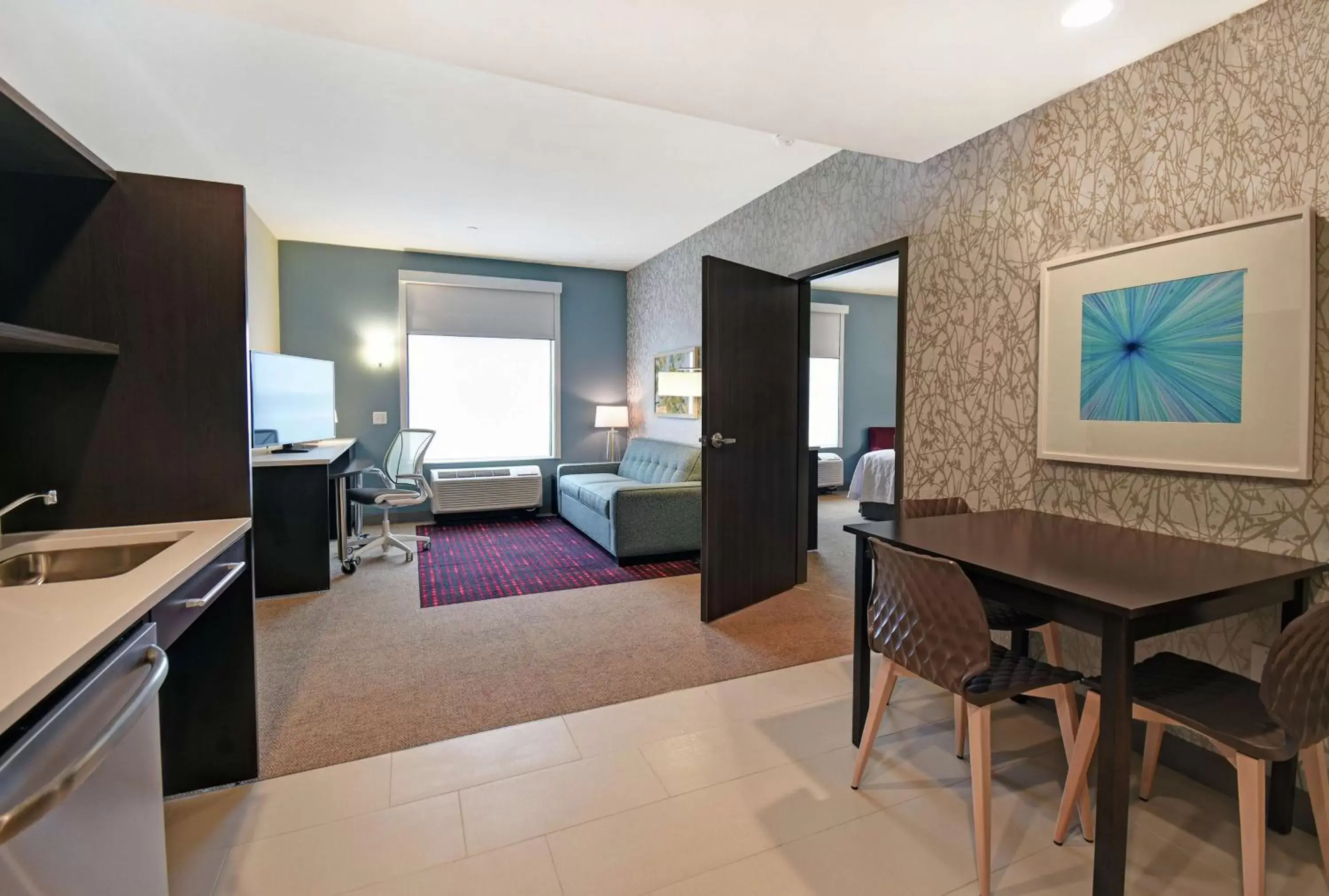 Bedroom, TV/Entertainment Center in Home2 Suites By Hilton Beloit